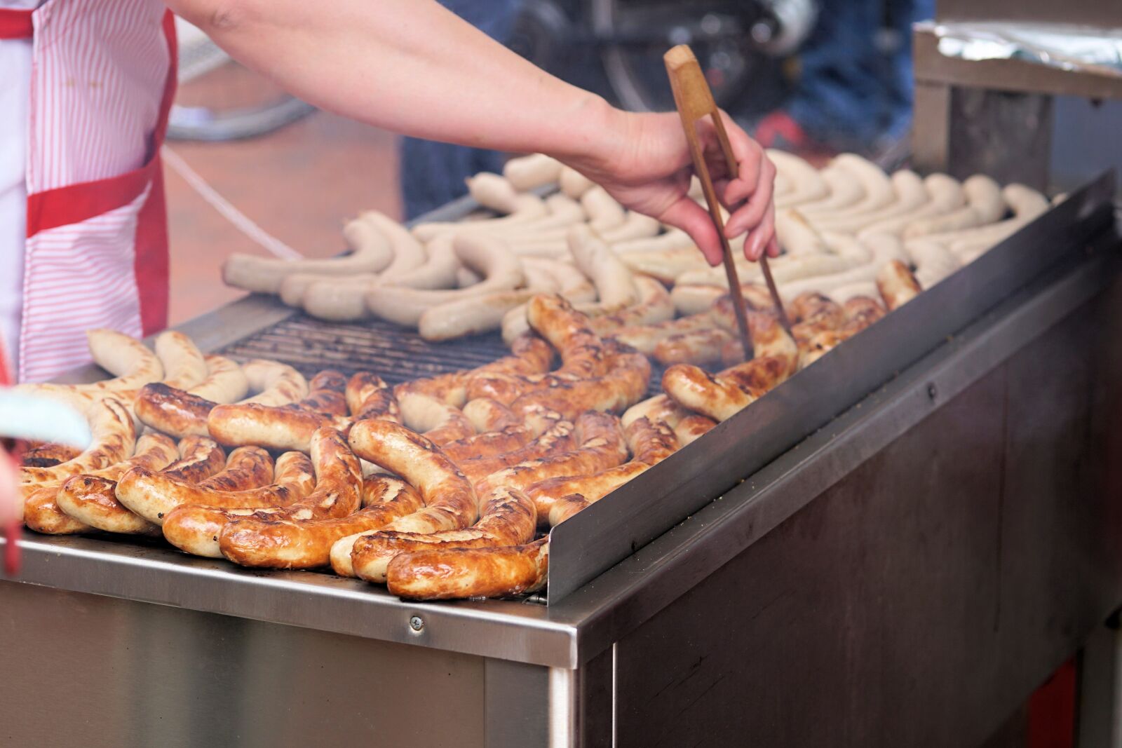 Sony a6000 + E 60mm F2.8 sample photo. Grill, bratwurst, sell photography