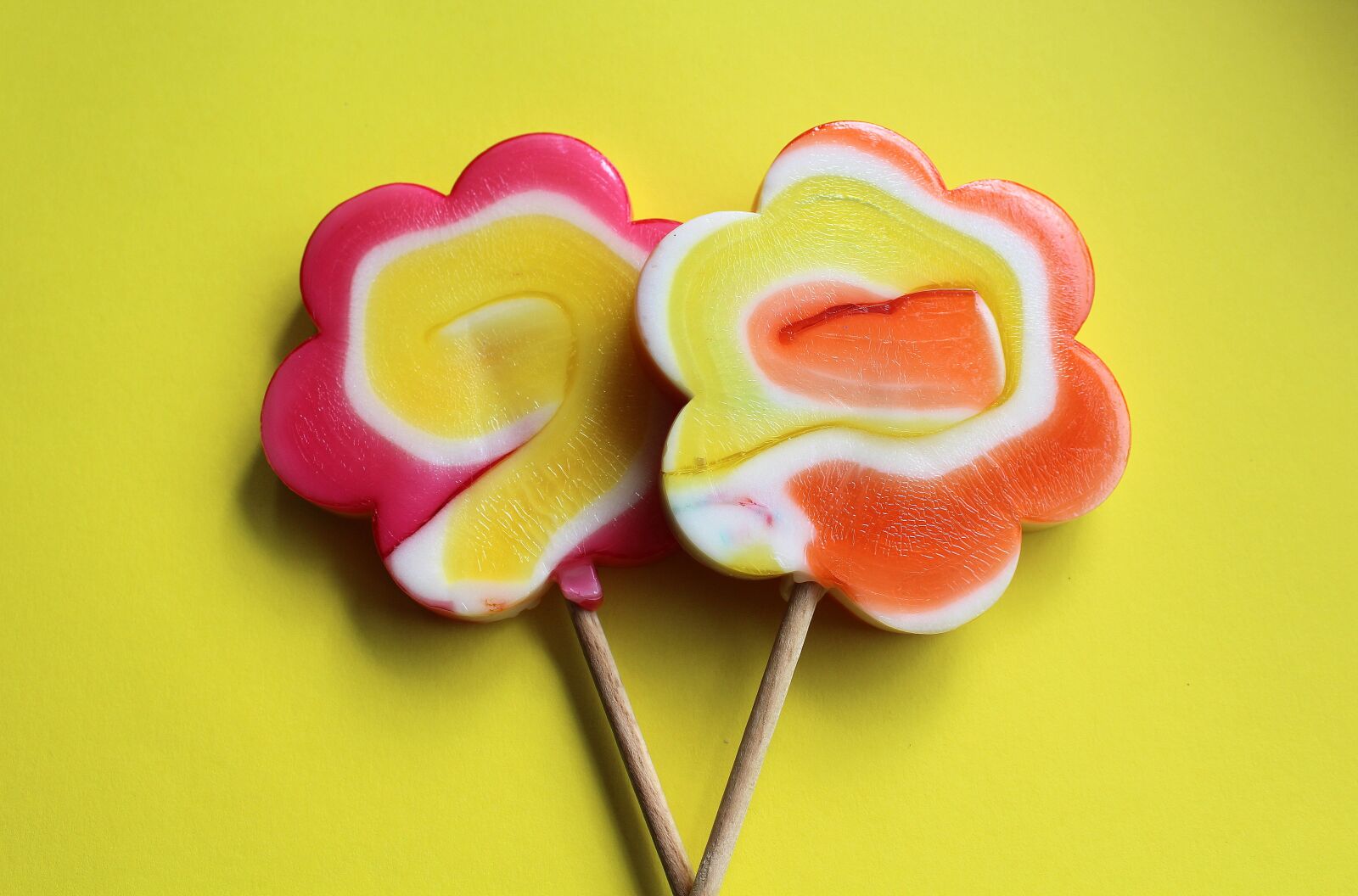 Canon EOS 1200D (EOS Rebel T5 / EOS Kiss X70 / EOS Hi) sample photo. Lollipop, lollipops, sweet photography