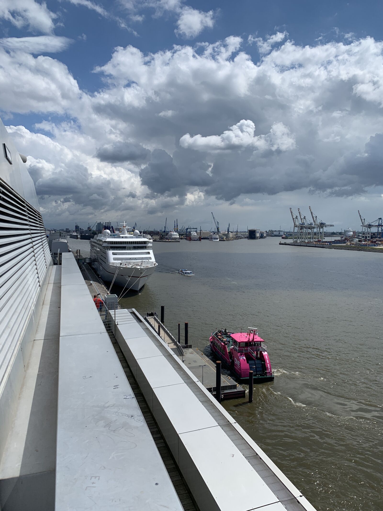iPhone XR back camera 4.25mm f/1.8 sample photo. Hamburg, port, elbe photography