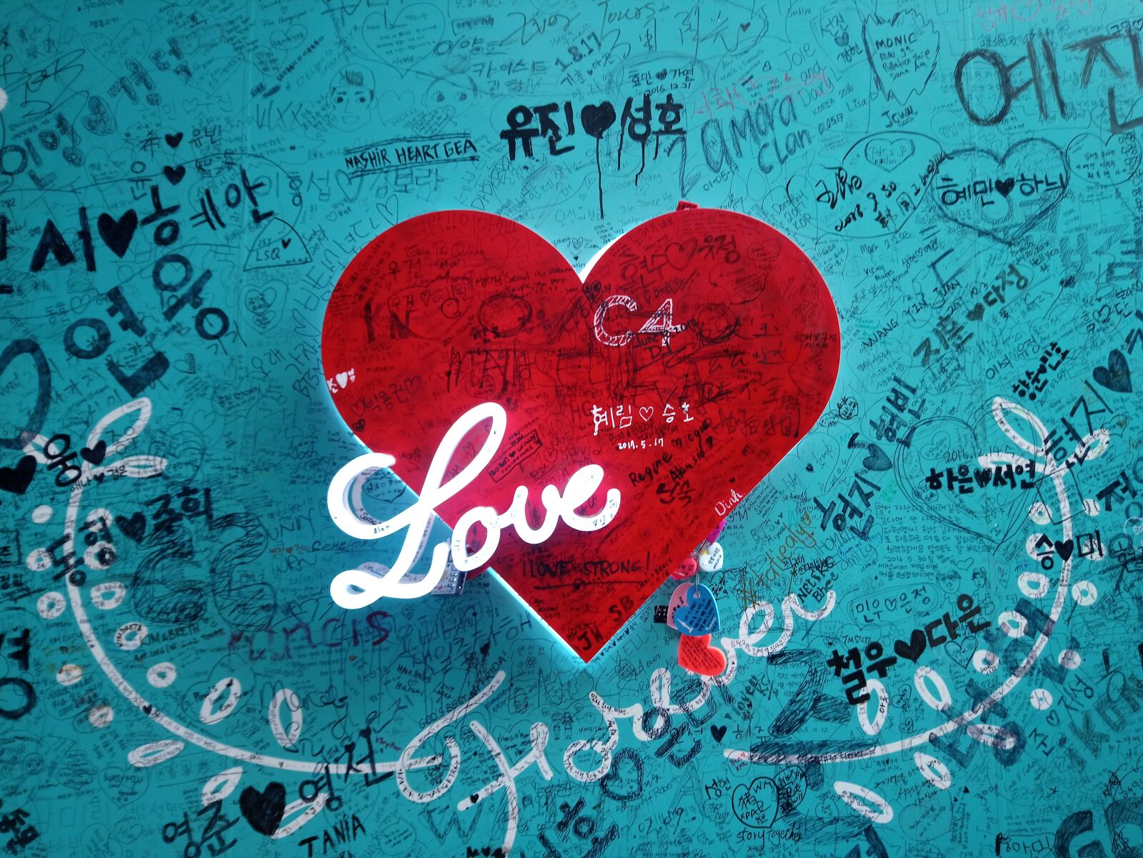 Sony Xperia XA1 Ultra sample photo. Blue, color, drawings, heart photography