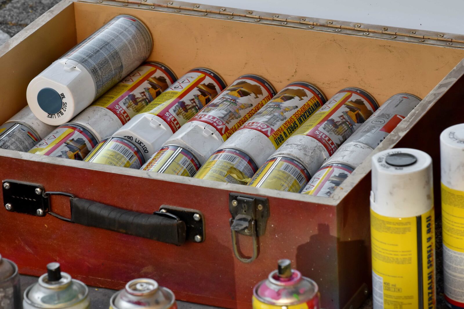 Nikon D5500 sample photo. Box, luggage, paint, paintbrush photography