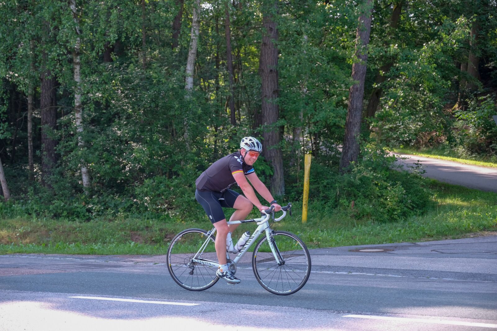 Fujifilm X-T2 sample photo. Road cycling, road bike photography