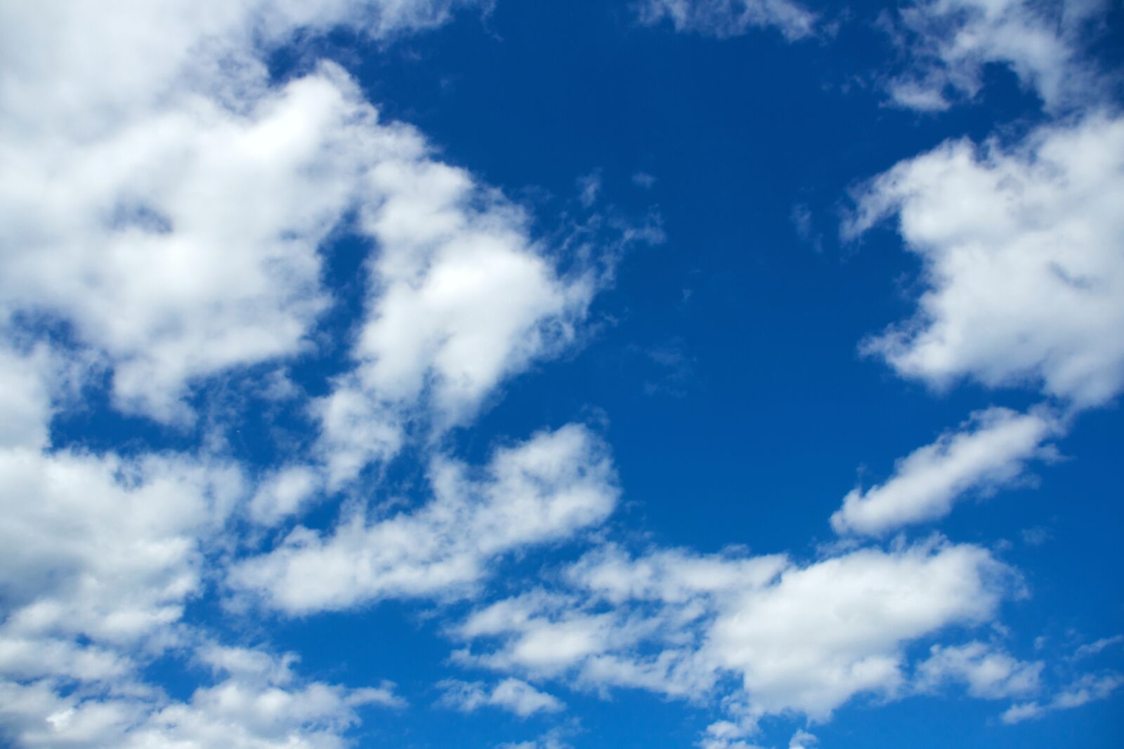 Canon EOS 750D (EOS Rebel T6i / EOS Kiss X8i) sample photo. Sky, clouds, blue photography