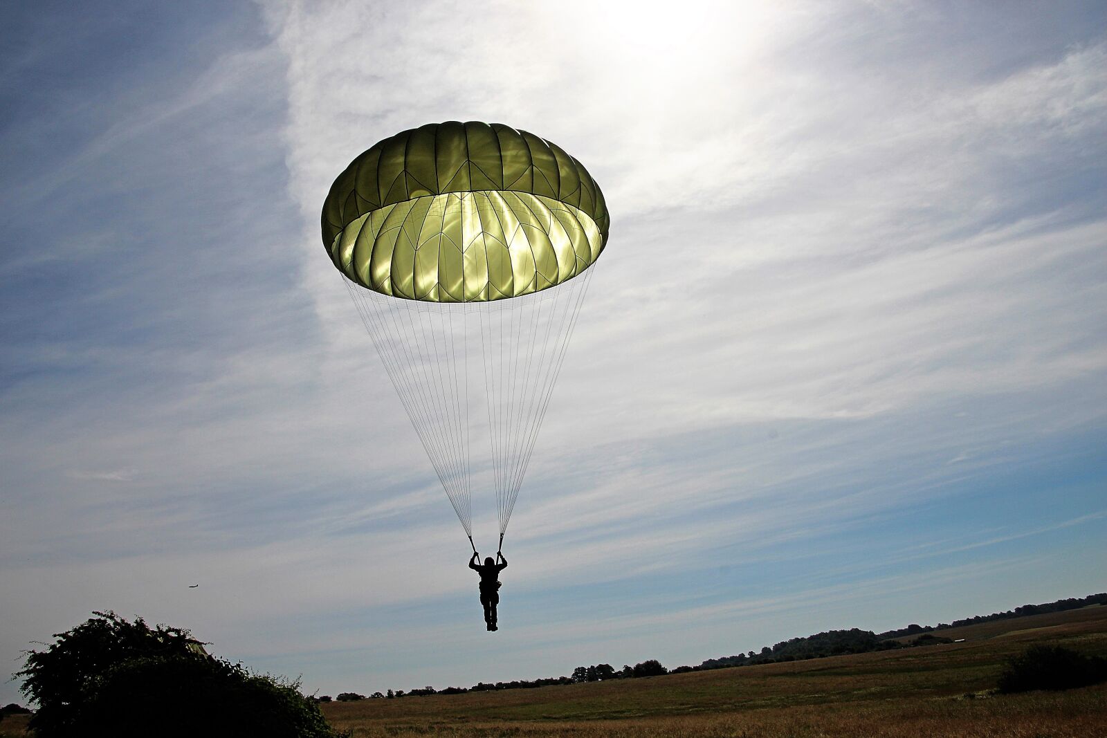 Canon EOS 700D (EOS Rebel T5i / EOS Kiss X7i) sample photo. Parachutist, parachute, skydiving photography
