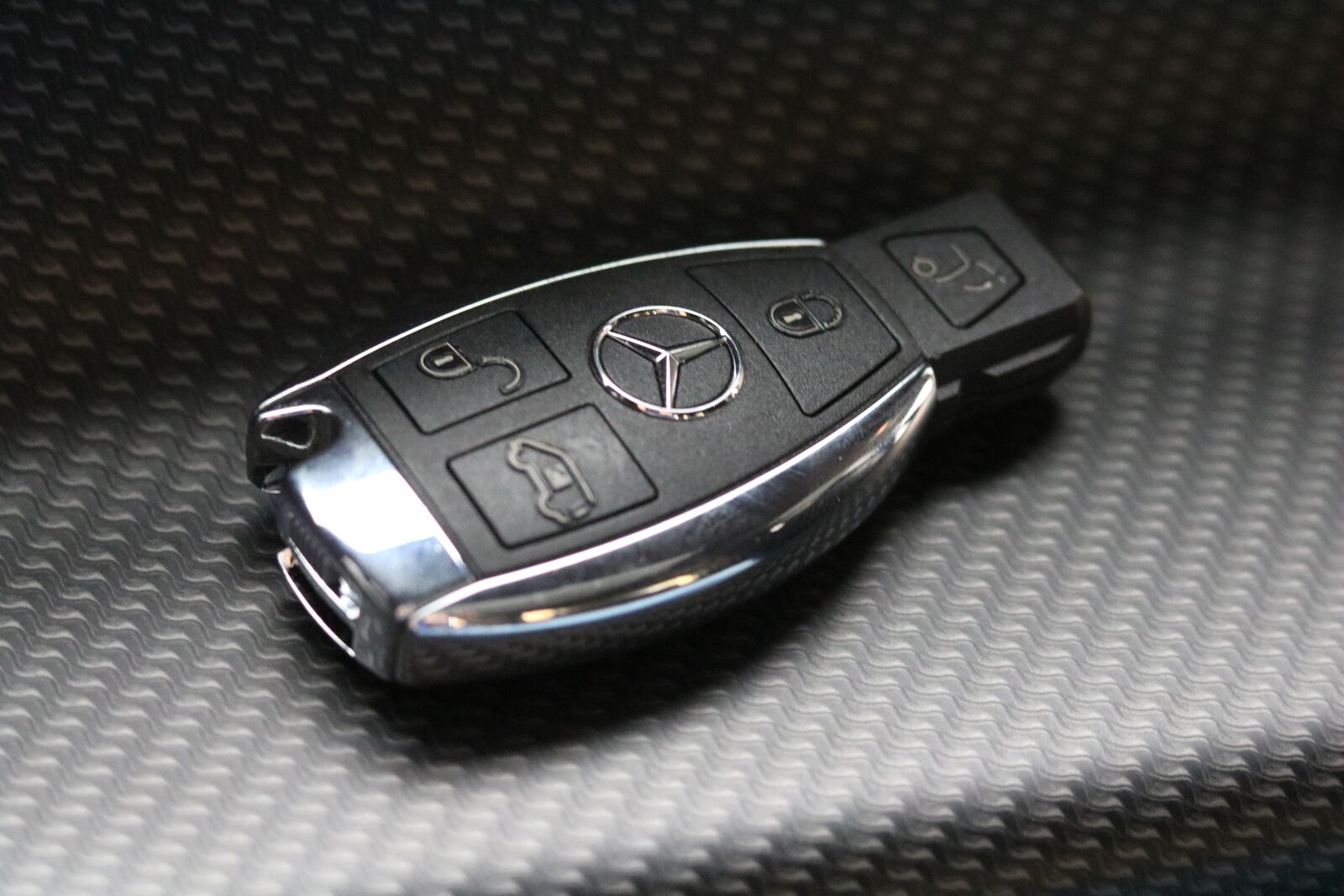 Canon EOS 750D (EOS Rebel T6i / EOS Kiss X8i) sample photo. Mercedes, auto detail, luxury photography