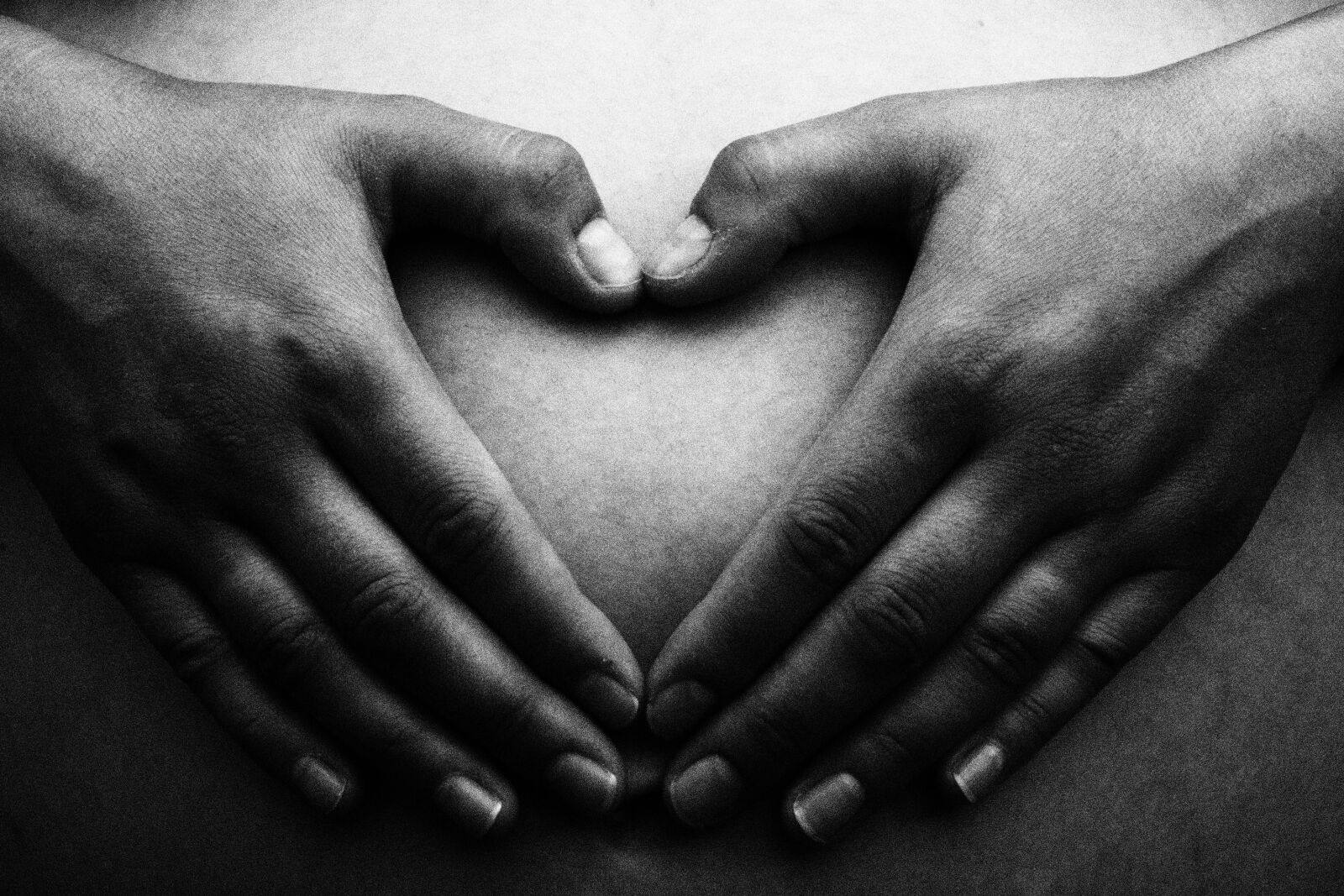 Olympus M.Zuiko Digital ED 40-150mm F4-5.6 sample photo. Pregnant, belly, heart photography