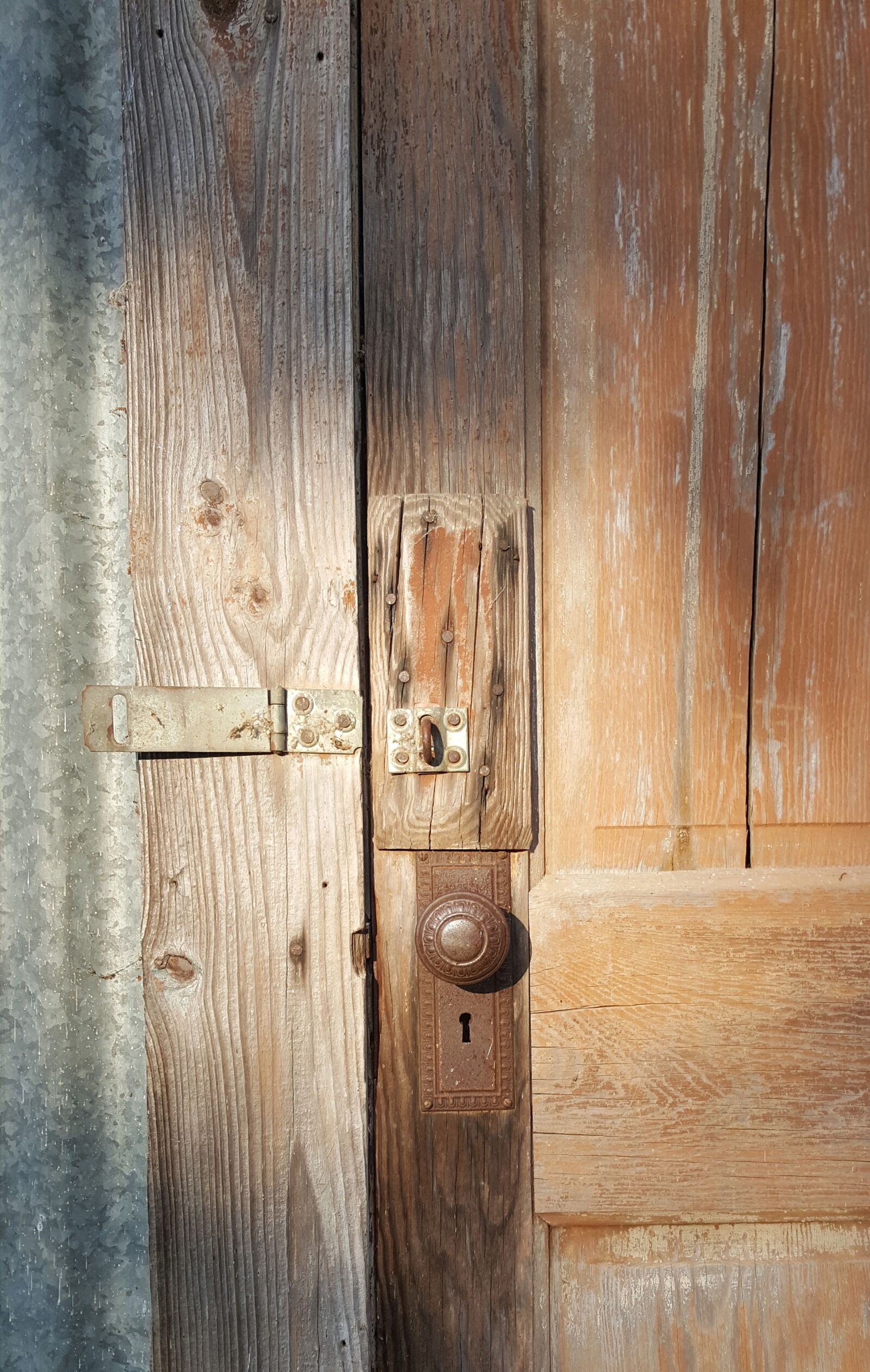 Samsung Galaxy Note5 sample photo. Old door, farm, knob photography