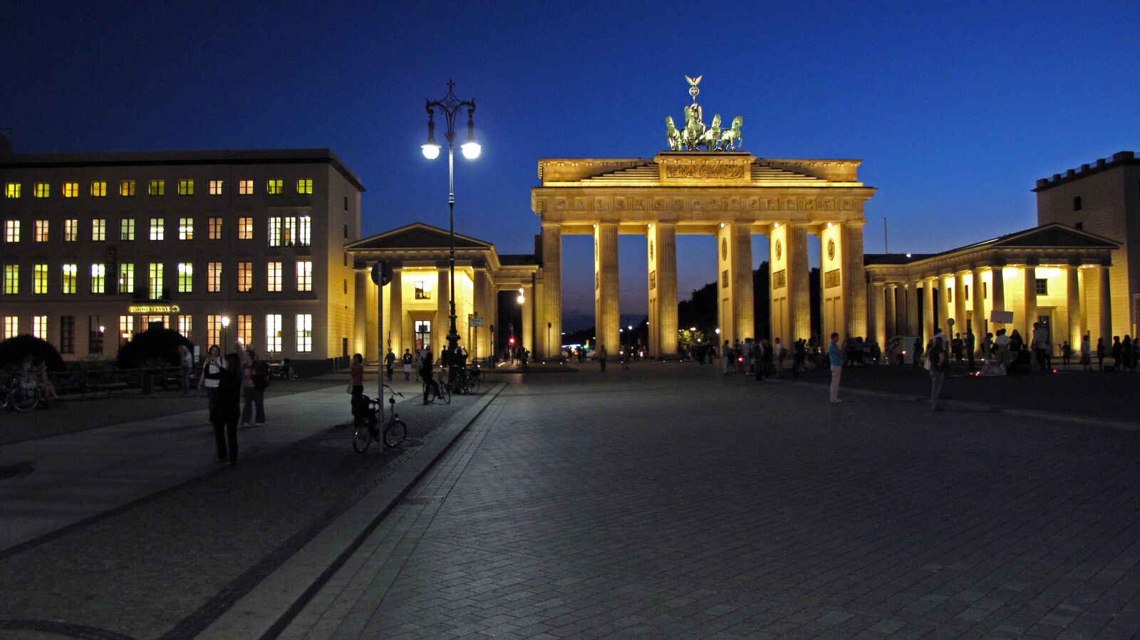 Canon PowerShot G10 sample photo. Berlin, brandenburg gate, architecture photography