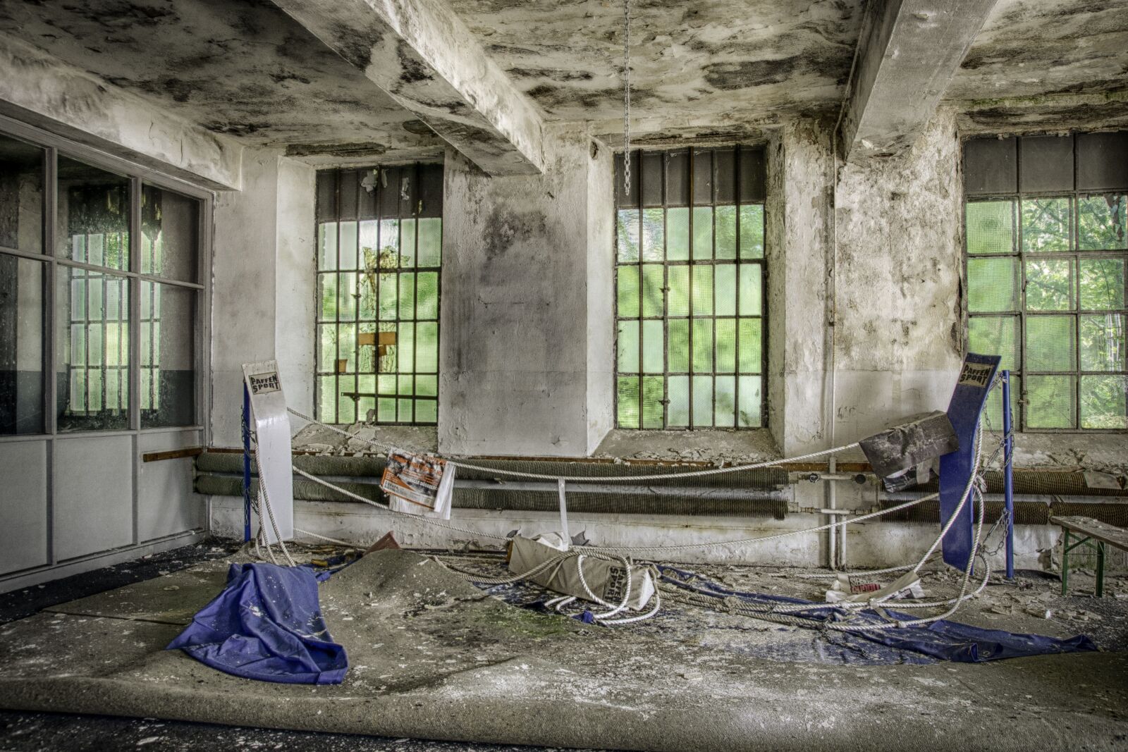 Sony ILCA-77M2 sample photo. Pforphoto, lost place, abandoned photography