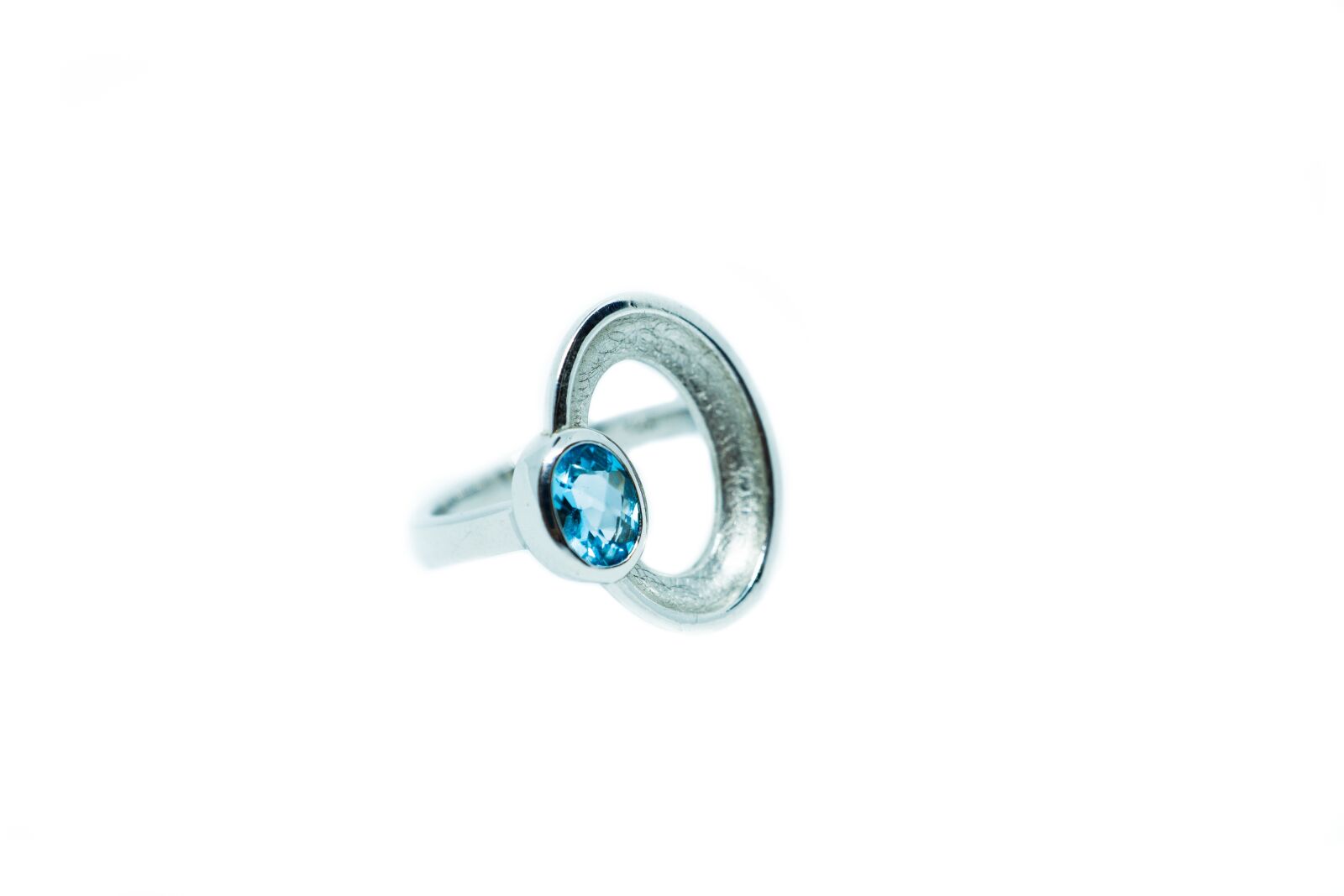 Sony E 30mm F3.5 Macro sample photo. Ring, macro, blue photography