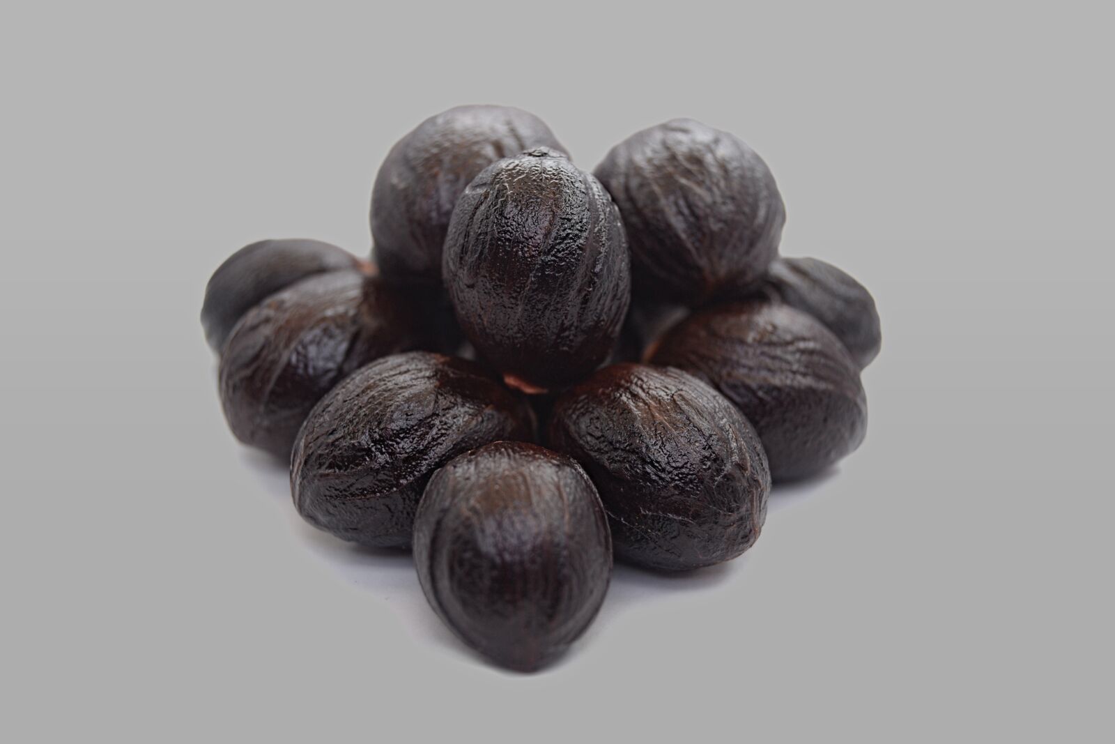 Nikon D3100 sample photo. Nutmeg, fruit, spice photography