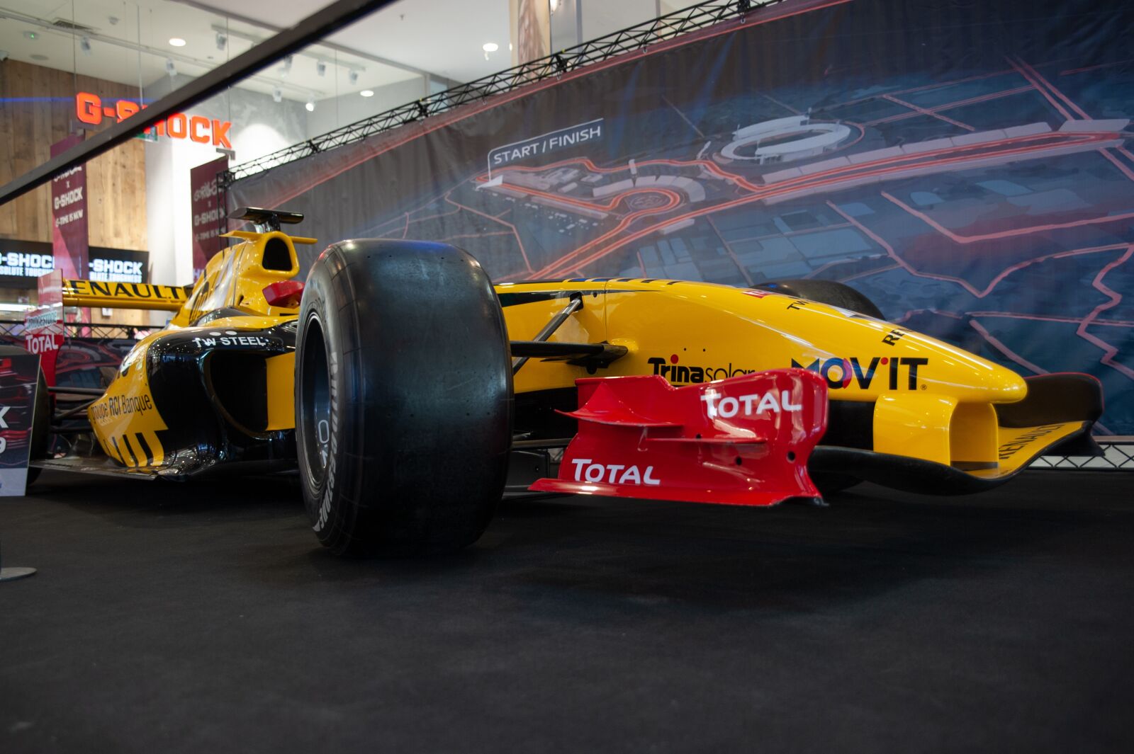 Nikon D700 sample photo. F1, car, renault photography