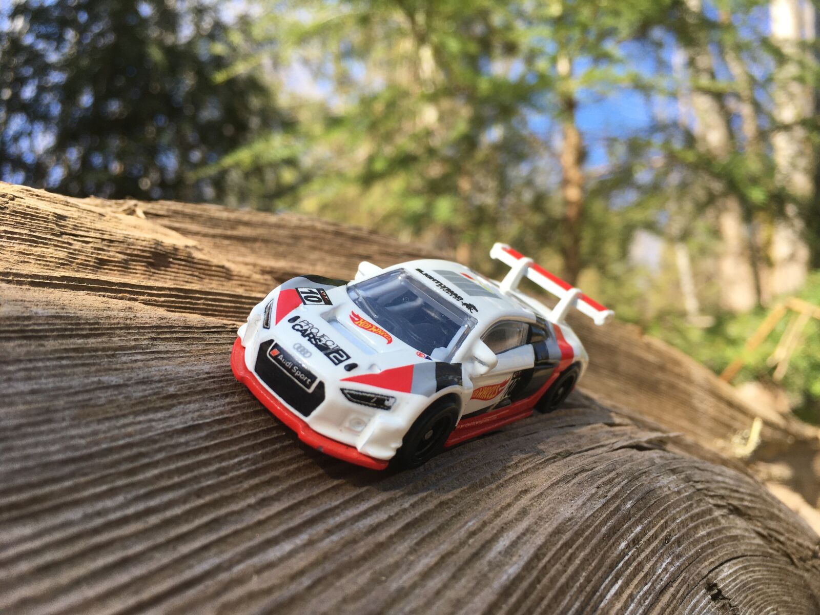 iPhone SE back camera 4.15mm f/2.2 sample photo. Audi, hot wheels, car photography