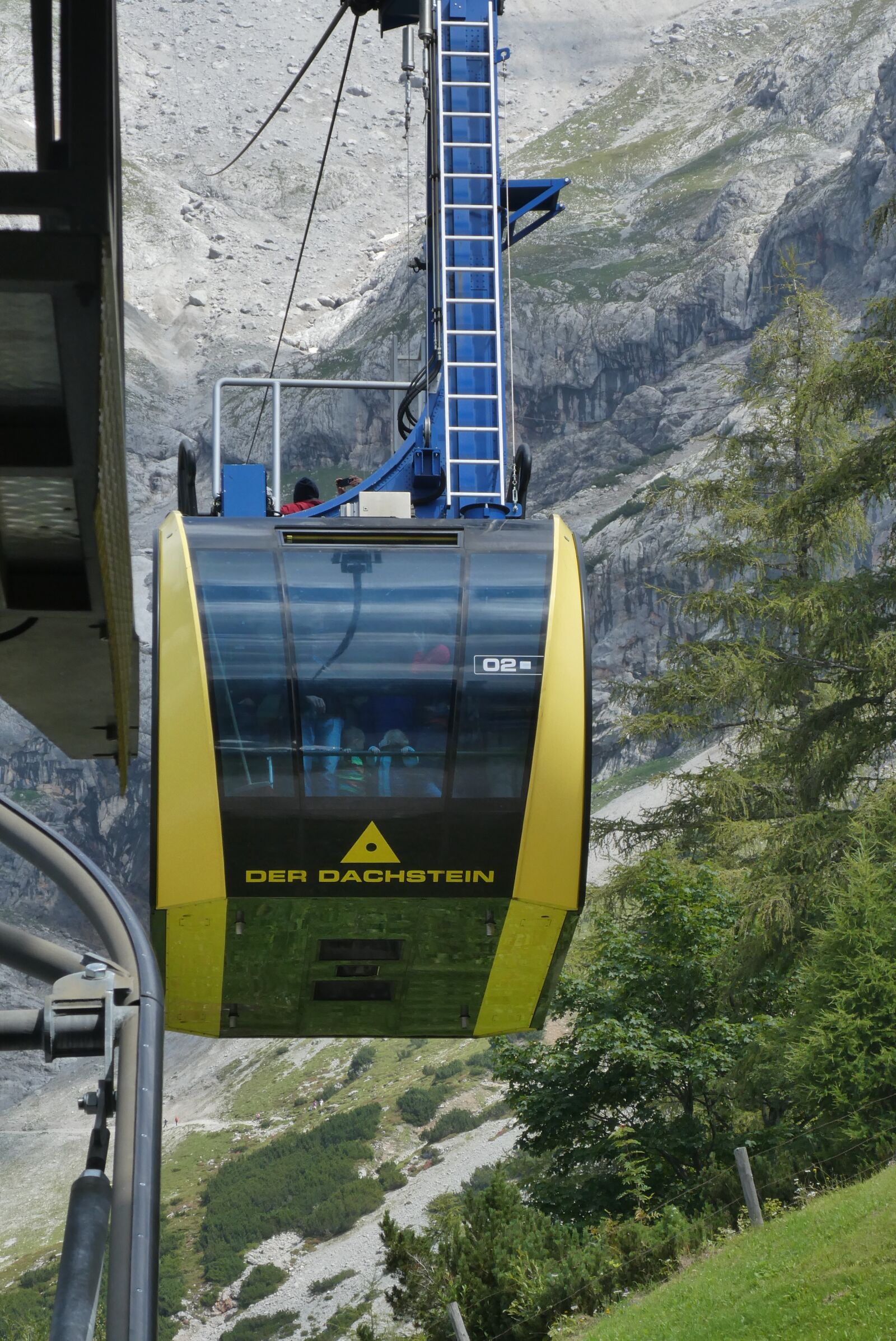 Panasonic Lumix DC-ZS70 (Lumix DC-TZ90) sample photo. Seilbahn, cableway, cabrio photography