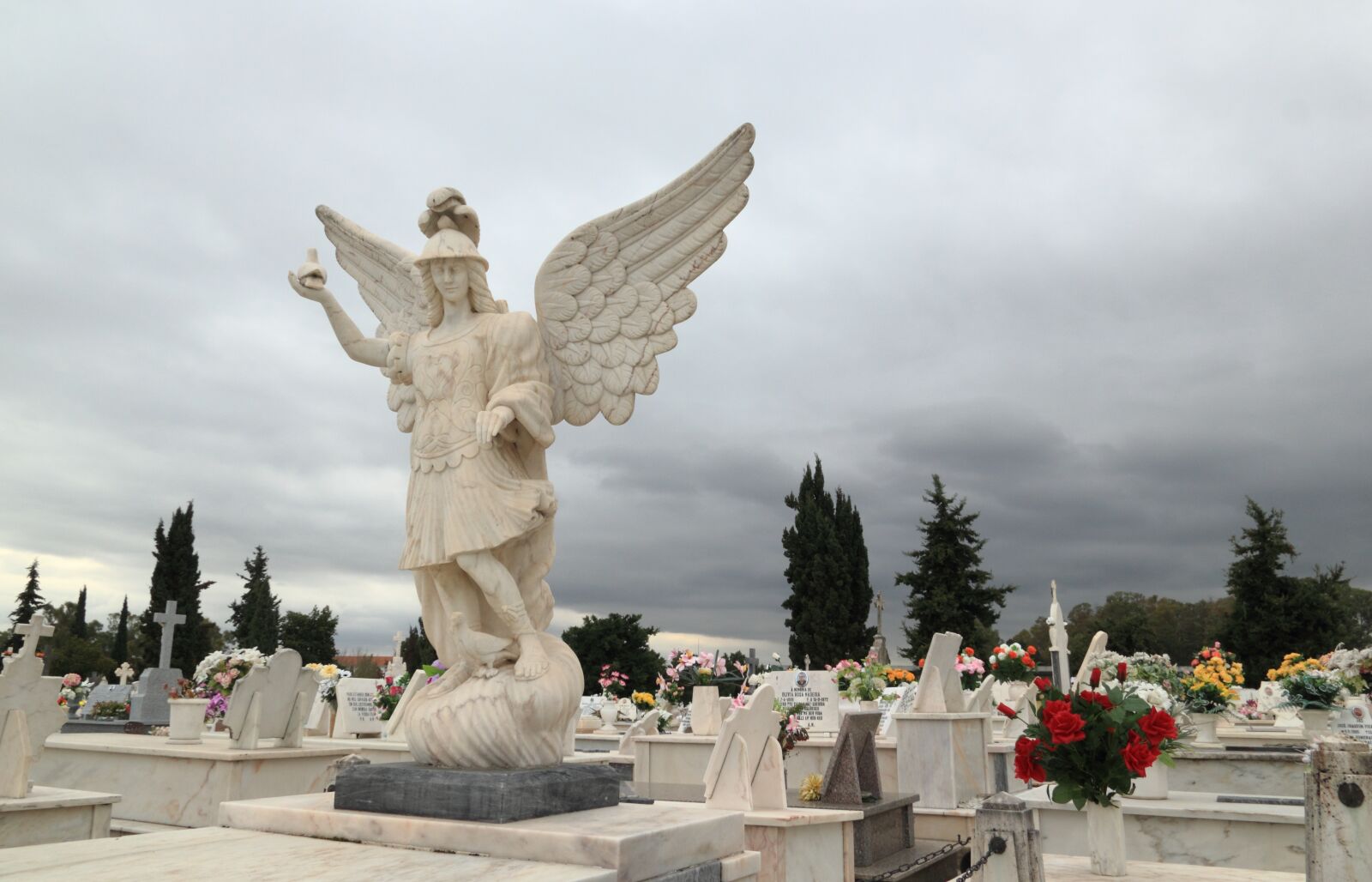 Canon EOS 550D (EOS Rebel T2i / EOS Kiss X4) sample photo. Portugal, evora, cemetery photography