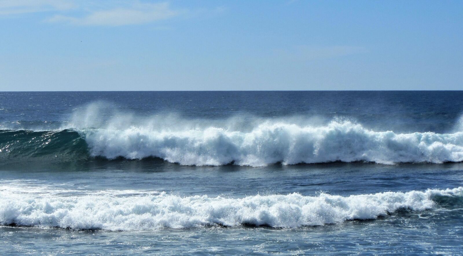 Canon PowerShot SX220 HS sample photo. Golf, branding, waves photography