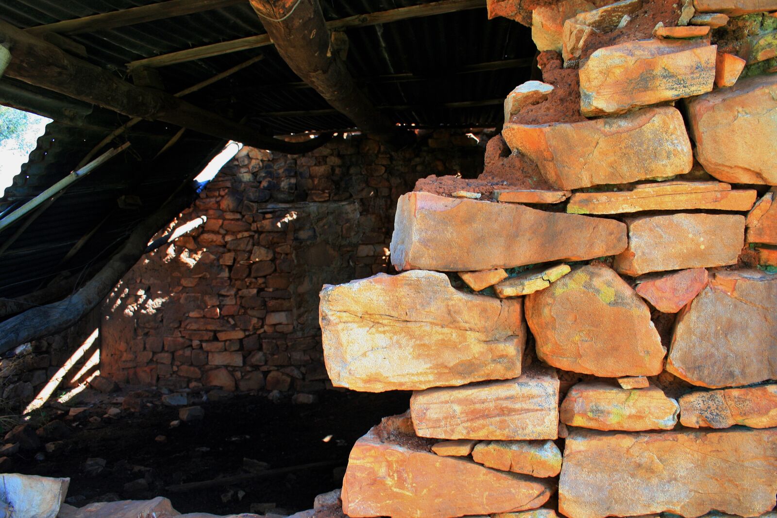 Canon EOS 400D (EOS Digital Rebel XTi / EOS Kiss Digital X) sample photo. Stone built ruin, ruin photography