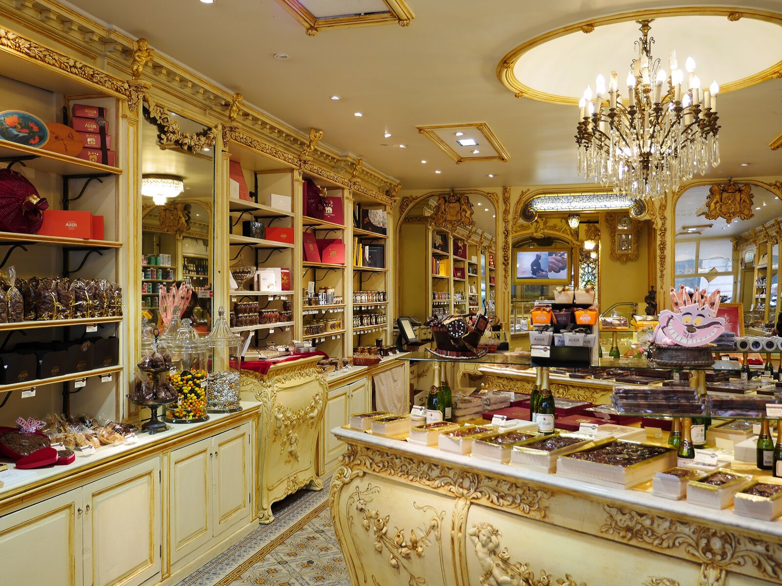 Panasonic Lumix DMC-GH3 sample photo. Candy store, long-established, chocoladerie photography