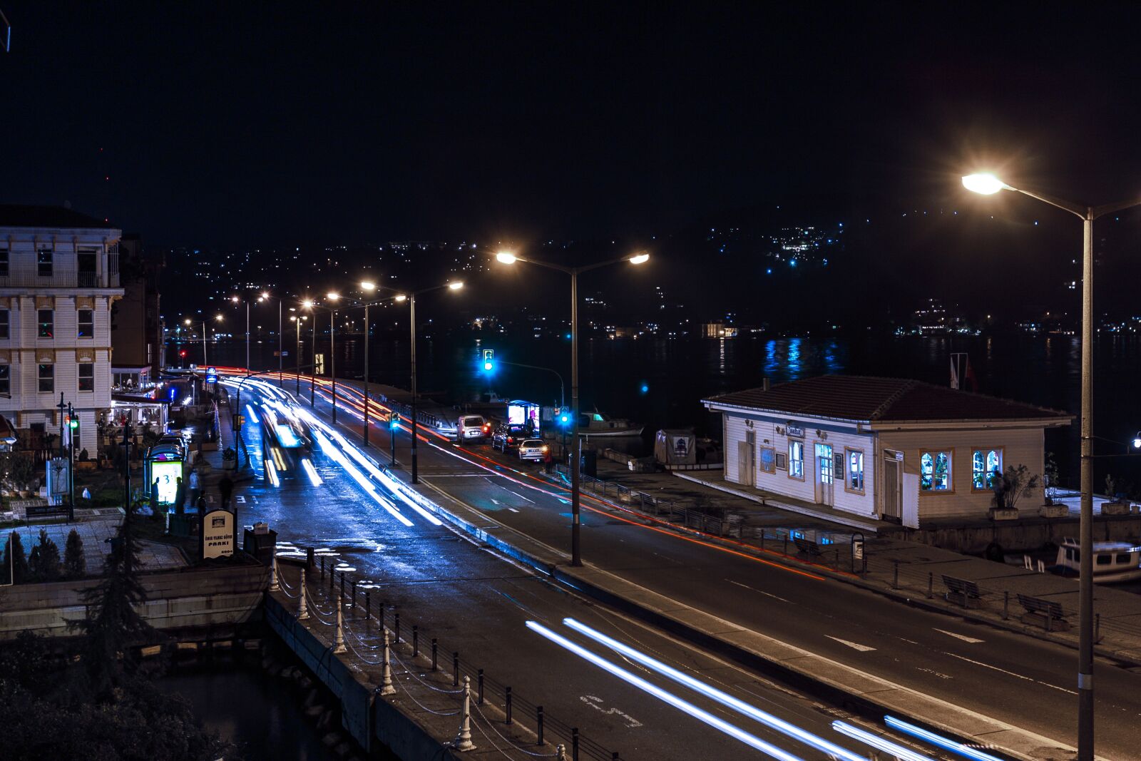 Canon EOS-1D Mark II sample photo. City, traffic, lights photography