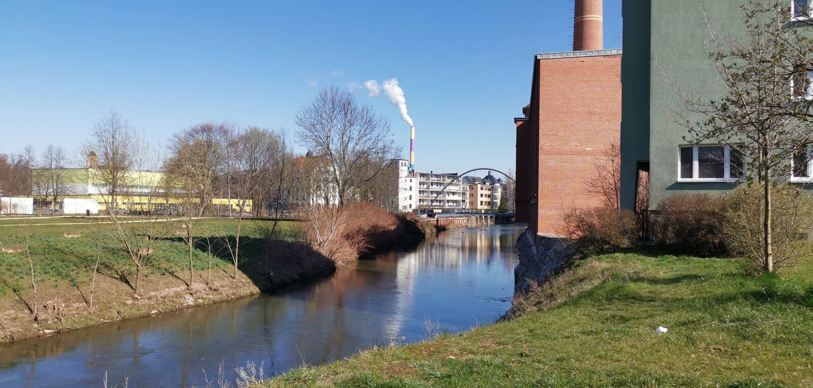 HUAWEI Mate 20 Pro sample photo. City, river, chimney photography
