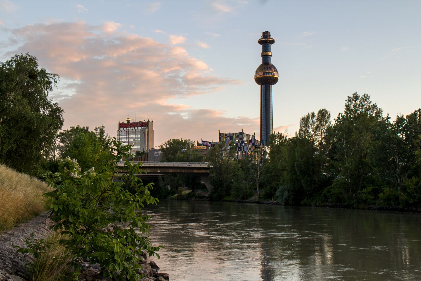 Canon EOS 600D (Rebel EOS T3i / EOS Kiss X5) sample photo. Vienna, sunset, river photography
