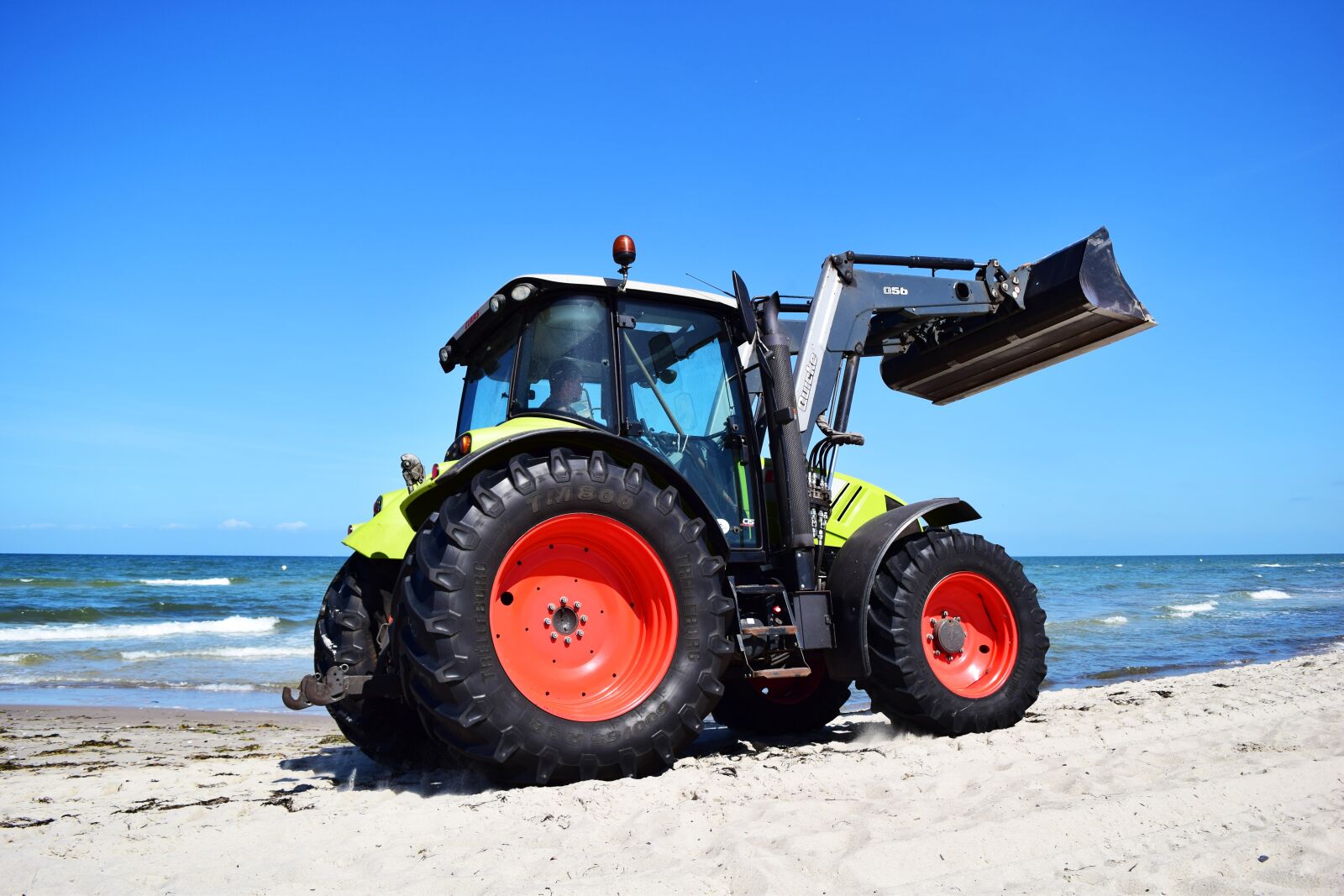 Nikon D5300 sample photo. Tractor, most beach, baltic photography