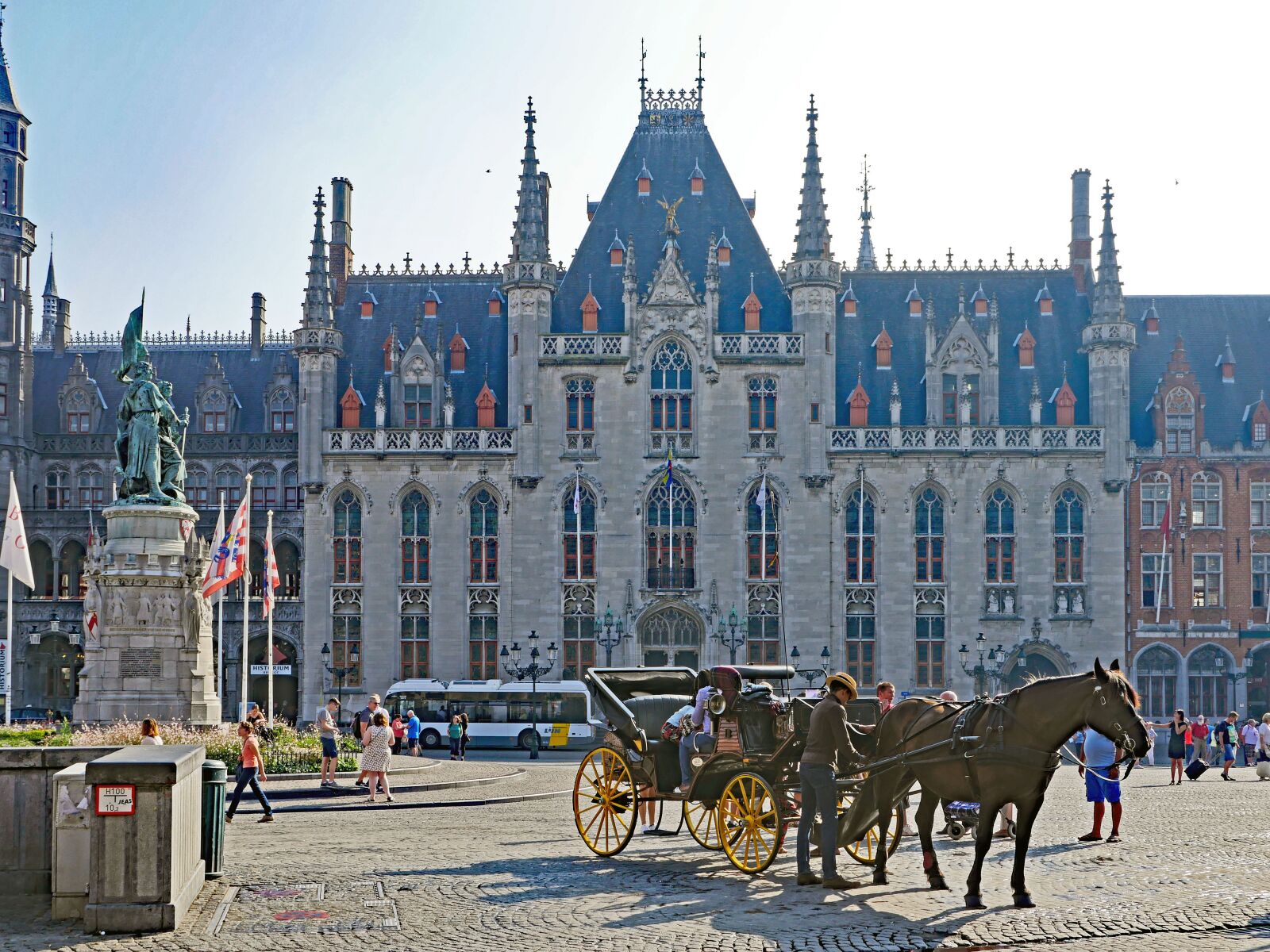 Panasonic Lumix DMC-GX8 sample photo. Bruges, large market, centrum photography