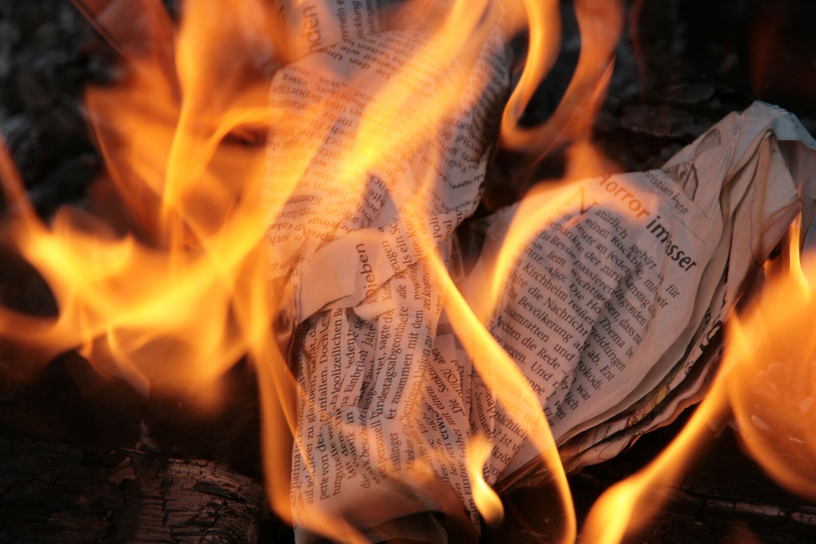 Canon EOS 400D (EOS Digital Rebel XTi / EOS Kiss Digital X) sample photo. Fire, combustion, burn photography