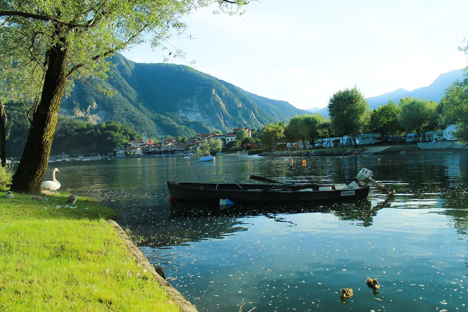 Canon EOS 1100D (EOS Rebel T3 / EOS Kiss X50) sample photo. Lake, boat, italy photography