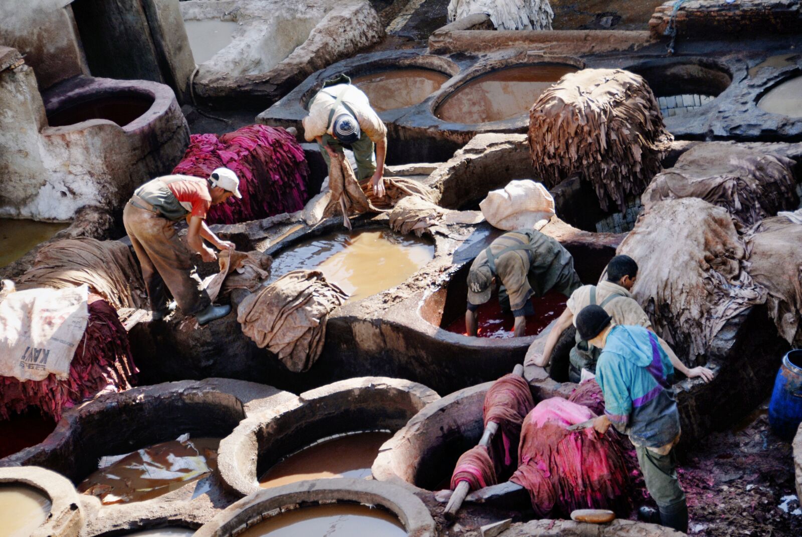 Nikon D200 sample photo. Leather dyeing, tannery, fes photography