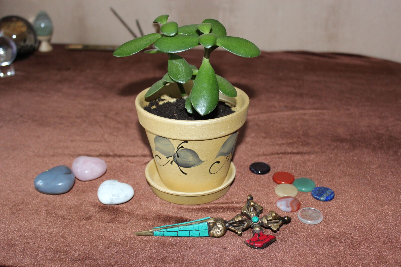 Canon EOS 650D (EOS Rebel T4i / EOS Kiss X6i) sample photo. Stones, flowers, knife photography