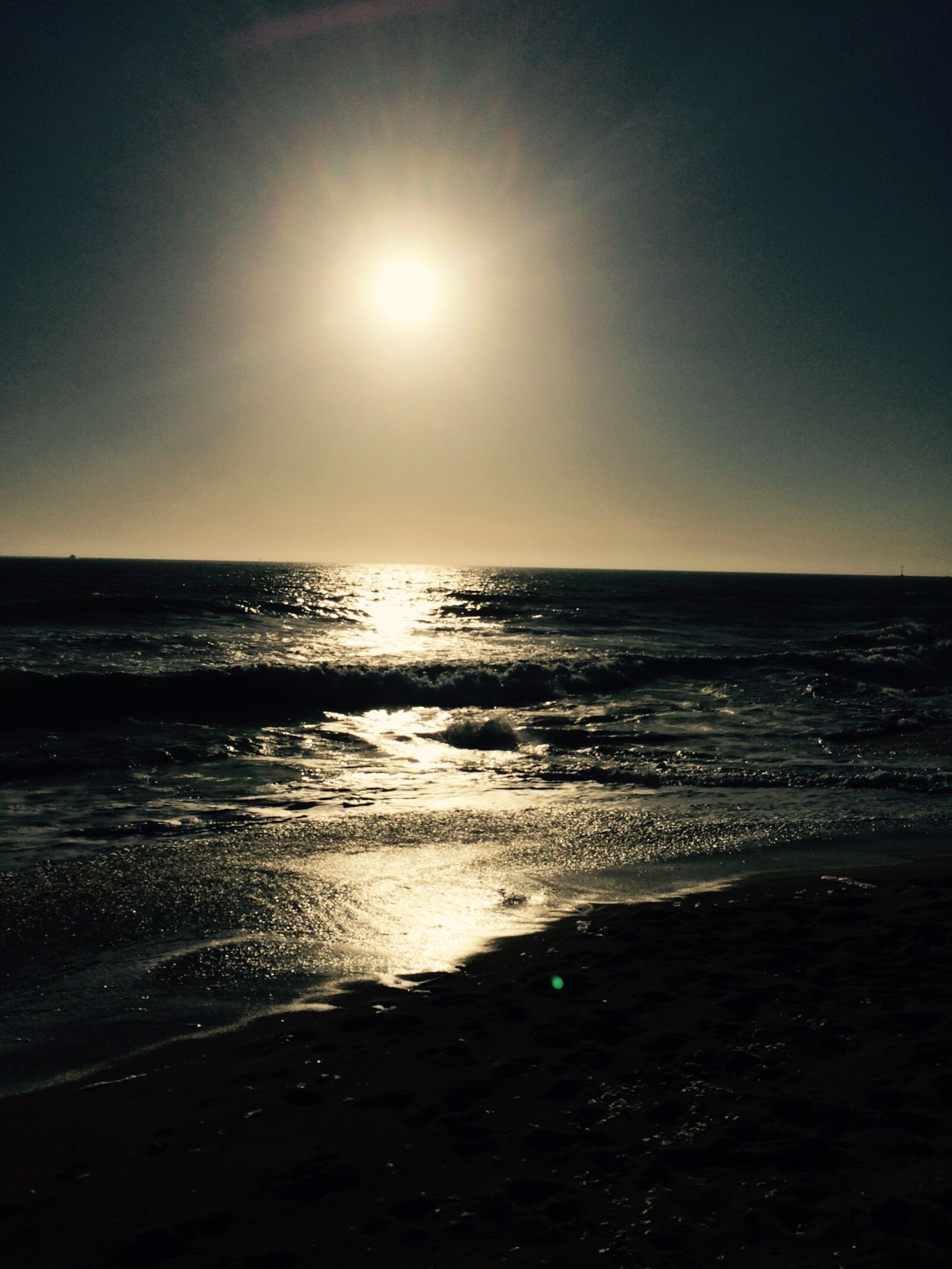 iPhone 5s back camera 4.15mm f/2.2 sample photo. Sunset, moon, beach photography