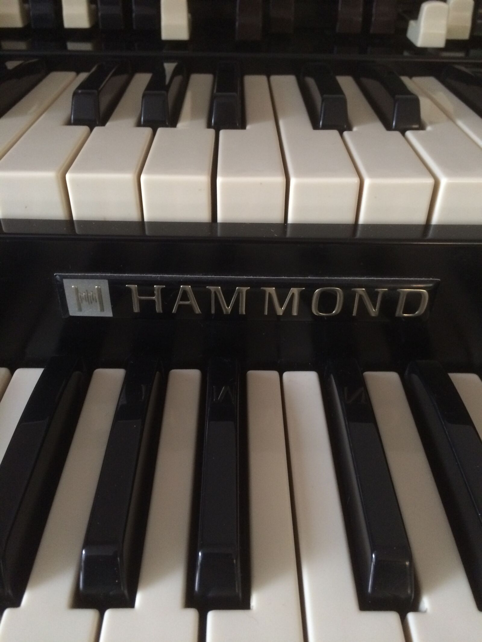 iPhone 5s back camera 4.15mm f/2.2 sample photo. Hammond, organ, keys photography