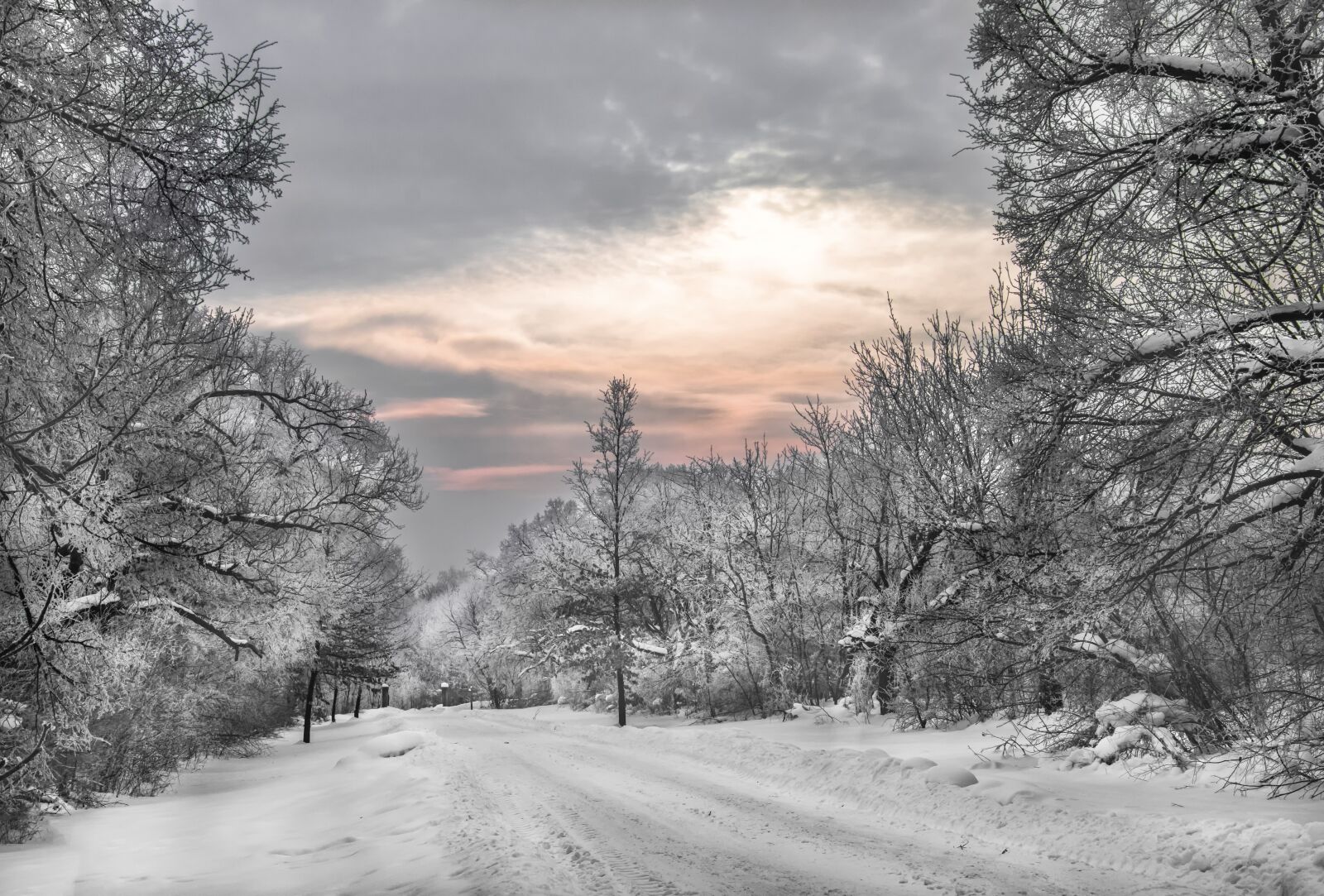 Canon EF-S 18-135mm F3.5-5.6 IS USM sample photo. Sunrise, landscape, snow photography