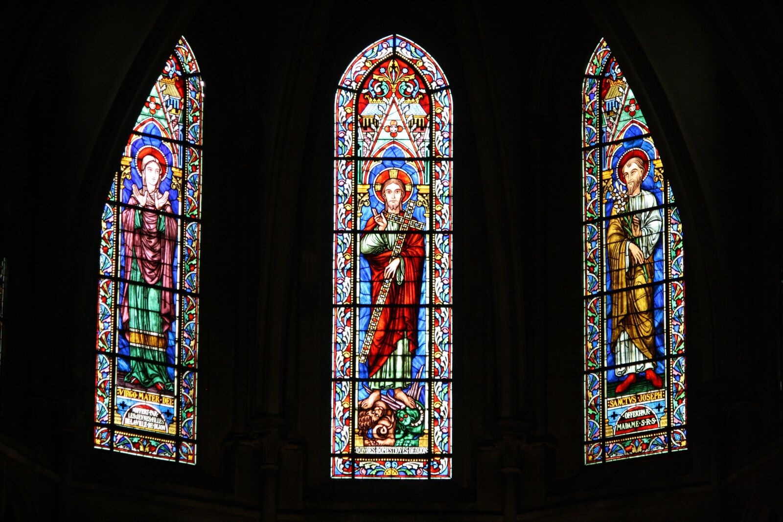 Canon EOS 1000D (EOS Digital Rebel XS / EOS Kiss F) sample photo. Stained glass, cathedral, catholic photography
