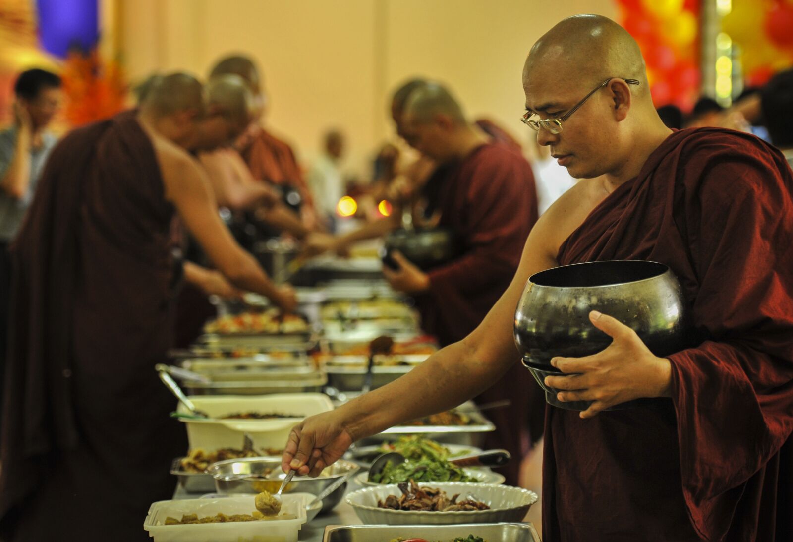 Nikon D3 sample photo. Theravada buddhism, monk having photography