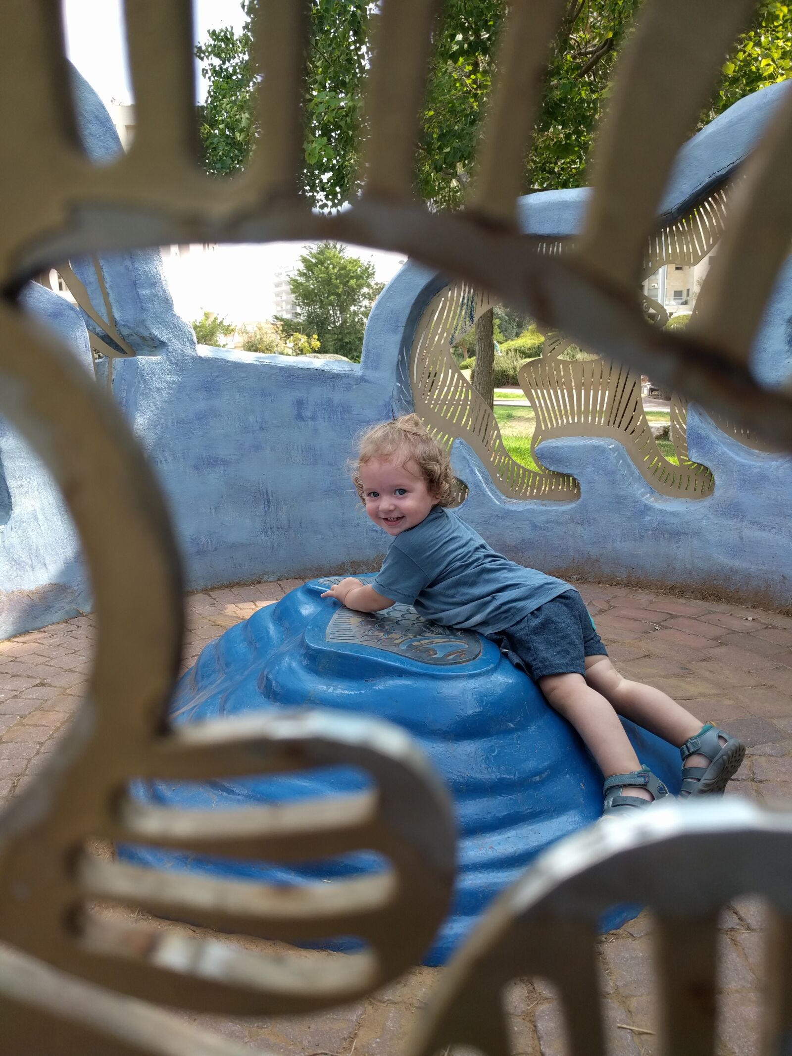 Google Nexus 6P sample photo. Boy, in the park photography