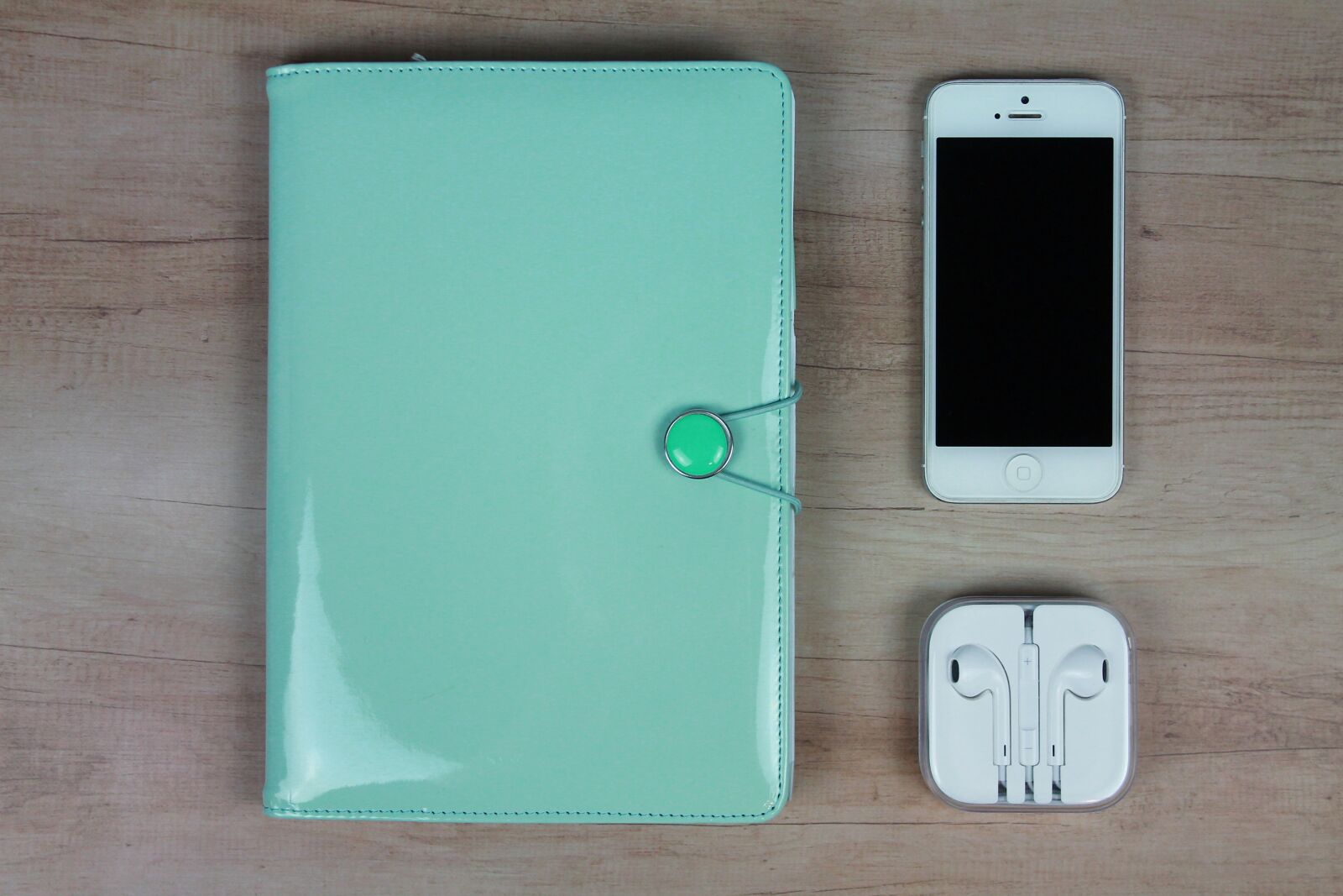 Canon EOS 1100D (EOS Rebel T3 / EOS Kiss X50) sample photo. Calendar, phone, planner photography