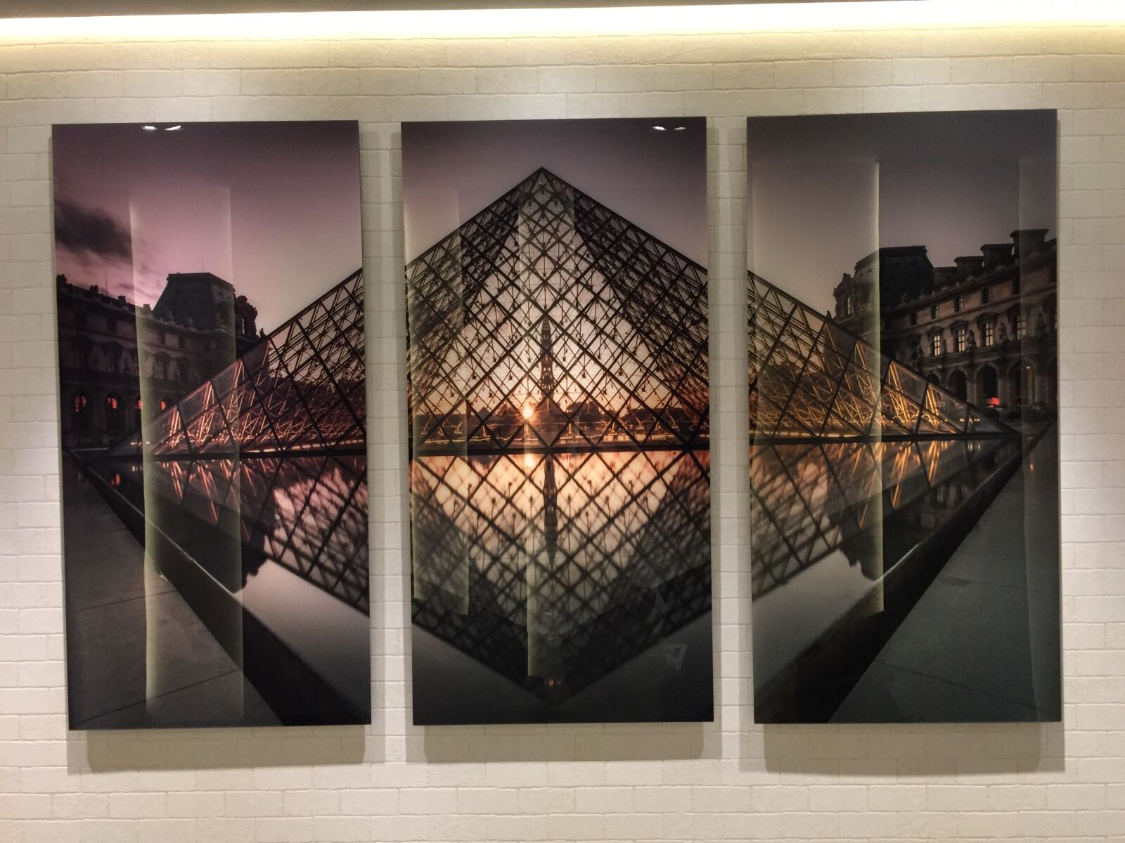 Apple iPhone 6 sample photo. France, museum, wall photography