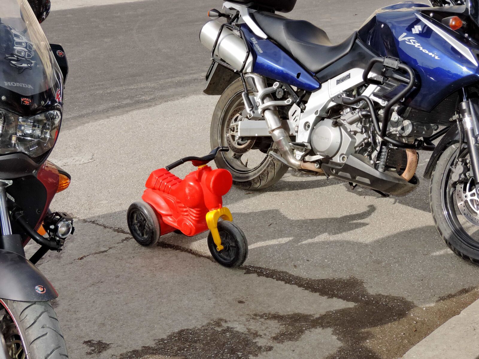 Nikon Coolpix P520 sample photo. Motorcycle, object, plastic, toy photography