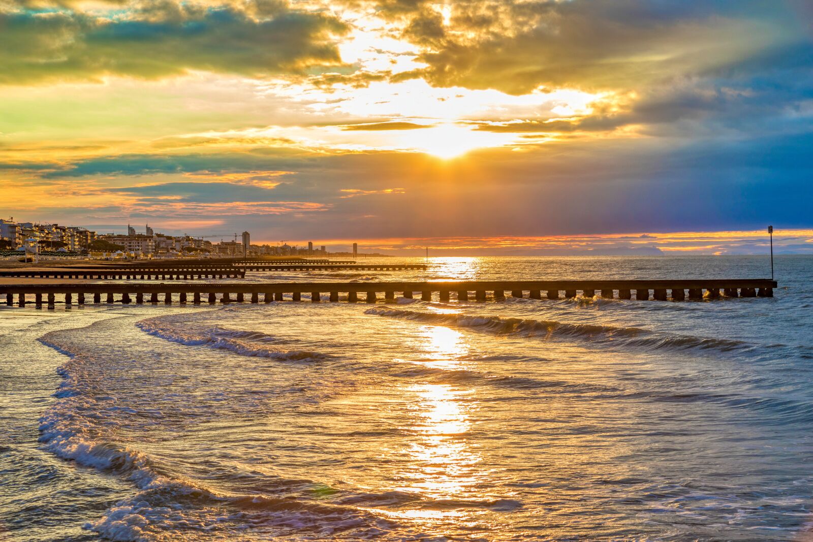 Canon EOS 5D Mark IV sample photo. Sunrise, clouds, italy photography