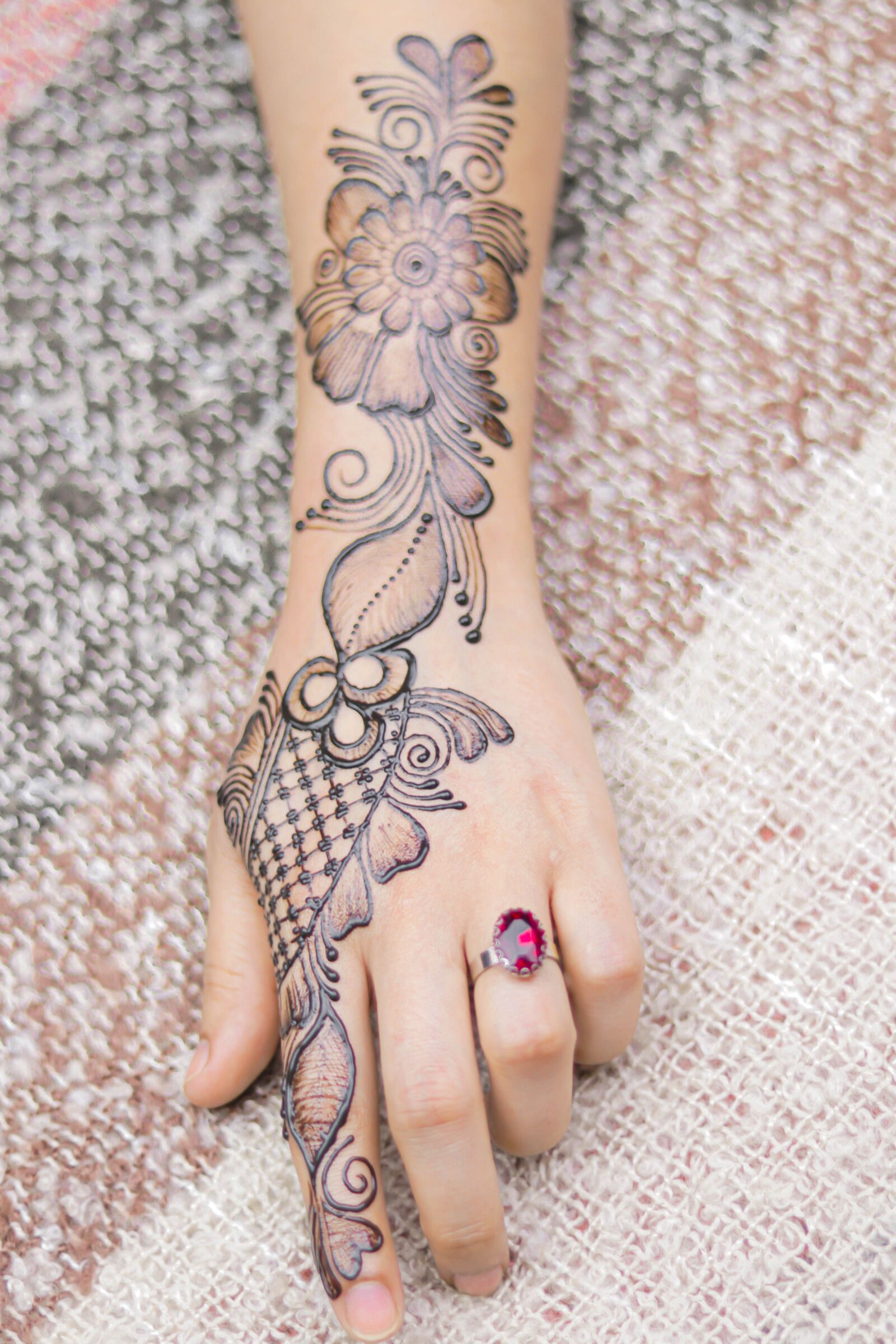 Canon EOS 80D sample photo. Jewellery, henna art, girl photography