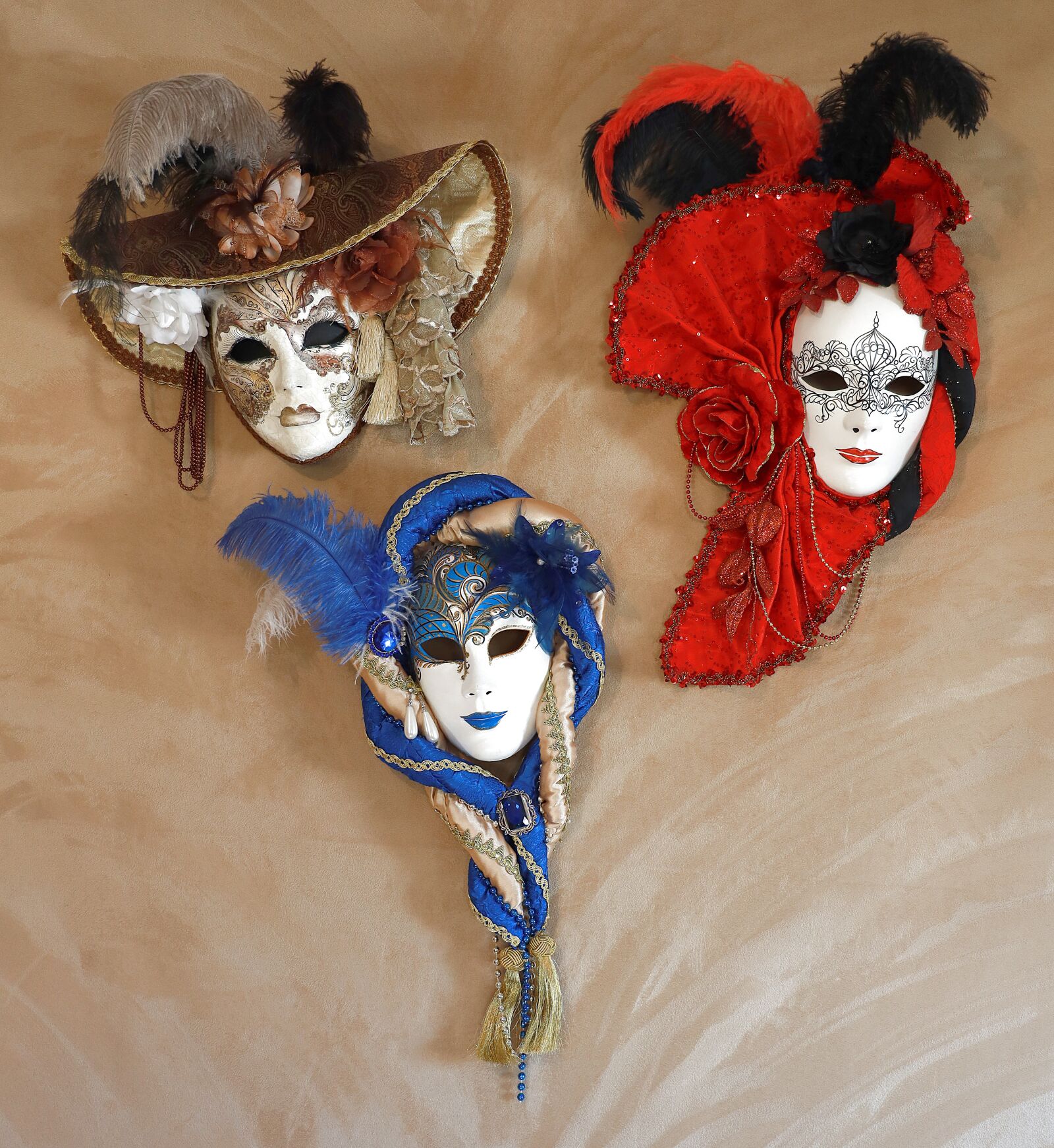 Canon RF 24-105mm F4L IS USM sample photo. Mask, venice, panel photography