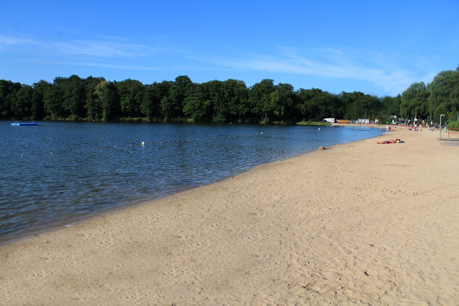 Canon EOS 1300D (EOS Rebel T6 / EOS Kiss X80) sample photo. Lake, trees, beach photography
