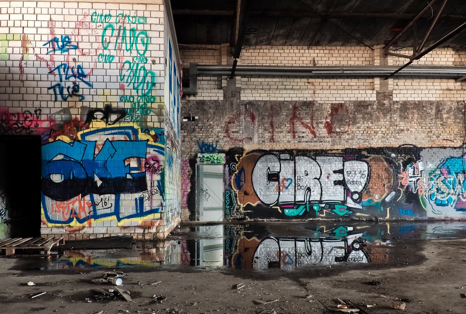 Olympus OM-D E-M10 sample photo. Lost places, rooms, abandoned photography