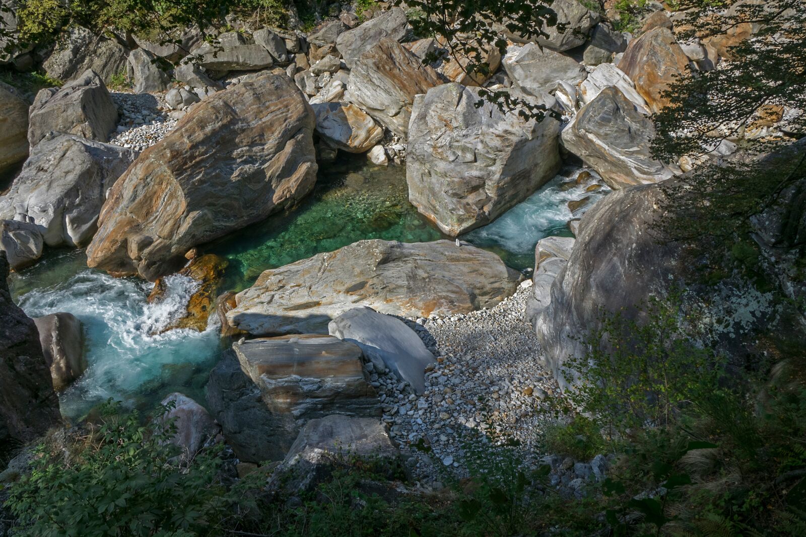 24-200mm F2.8 sample photo. Water, river, rock photography