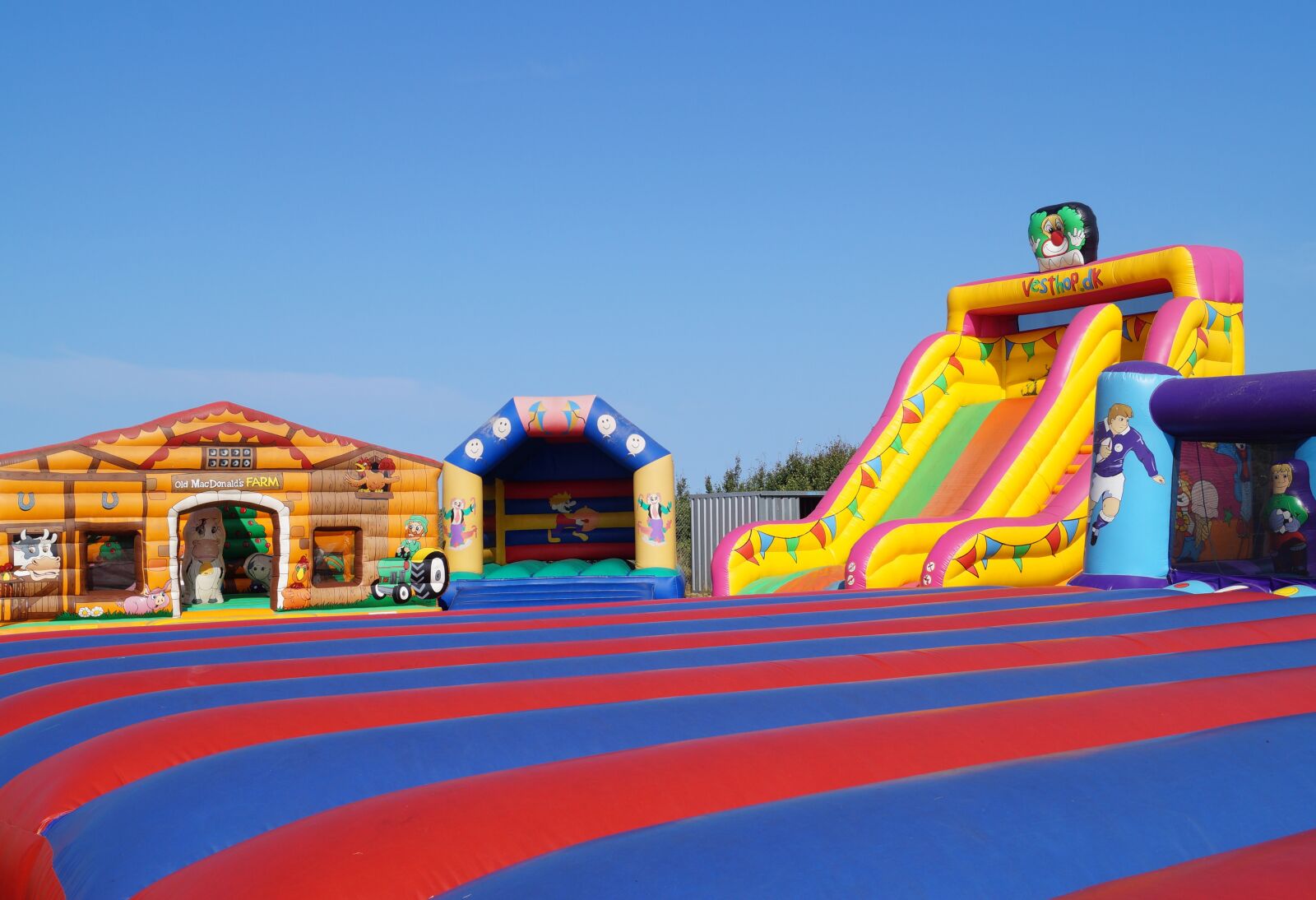 Sony DT 18-55mm F3.5-5.6 SAM II sample photo. Bouncy castles, air cushion photography