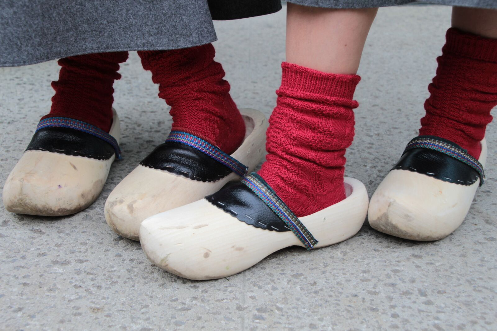 Canon EOS 700D (EOS Rebel T5i / EOS Kiss X7i) sample photo. Lump, wooden shoes, custom photography