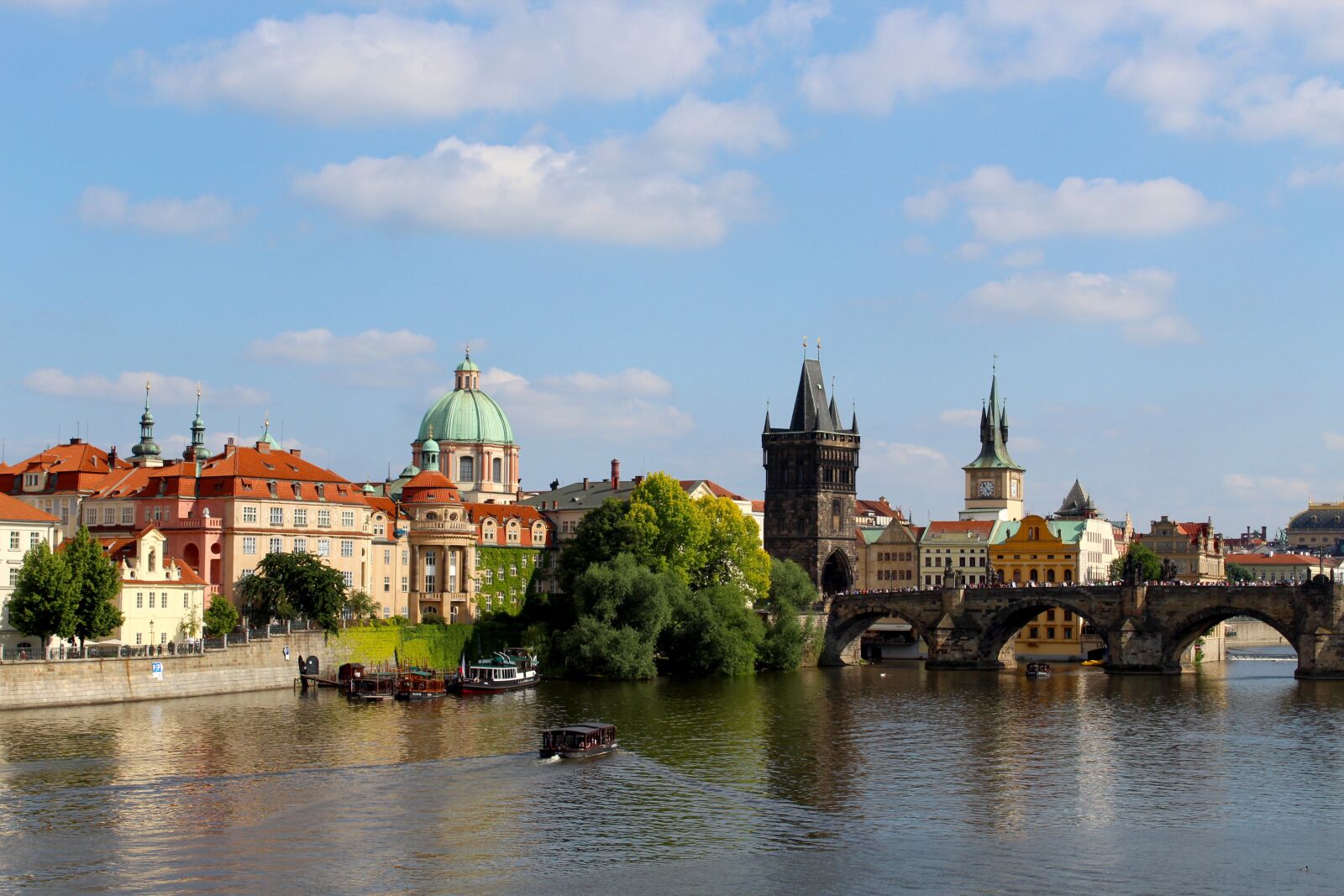 Canon EOS 1300D (EOS Rebel T6 / EOS Kiss X80) sample photo. Prague, moldova, charles bridge photography