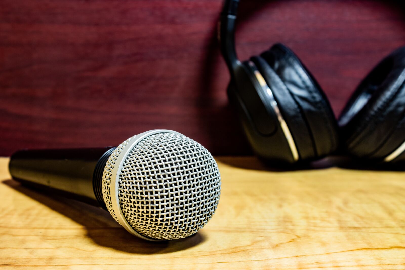 Canon EOS 600D (Rebel EOS T3i / EOS Kiss X5) sample photo. Microphone, audio, headphones photography